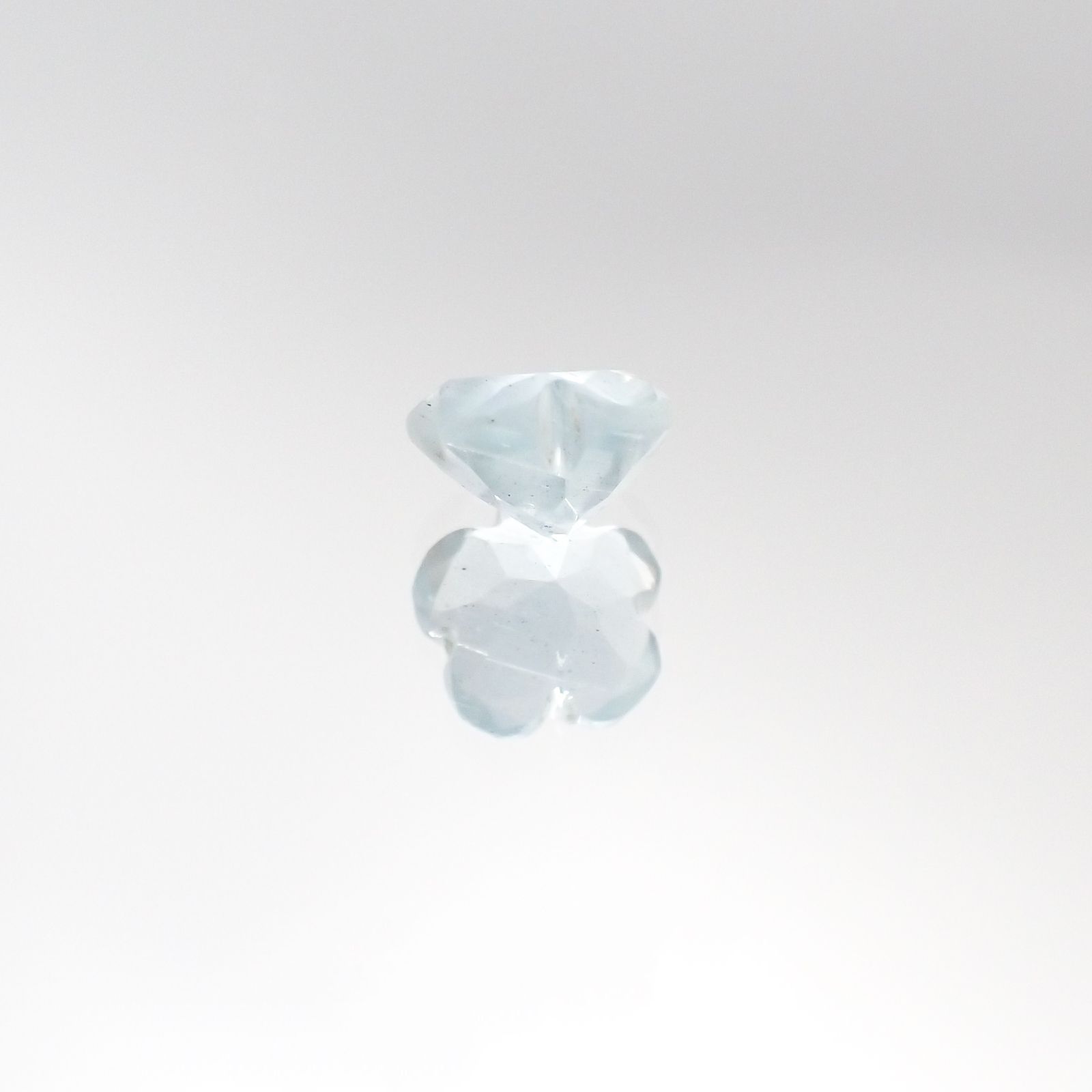 <ランダムセレクト1個販売> ◇サクラカット◇ミルキーアクアマリン ブラジル産 0.81ct前後[20085366]6.1×6.1mm前後