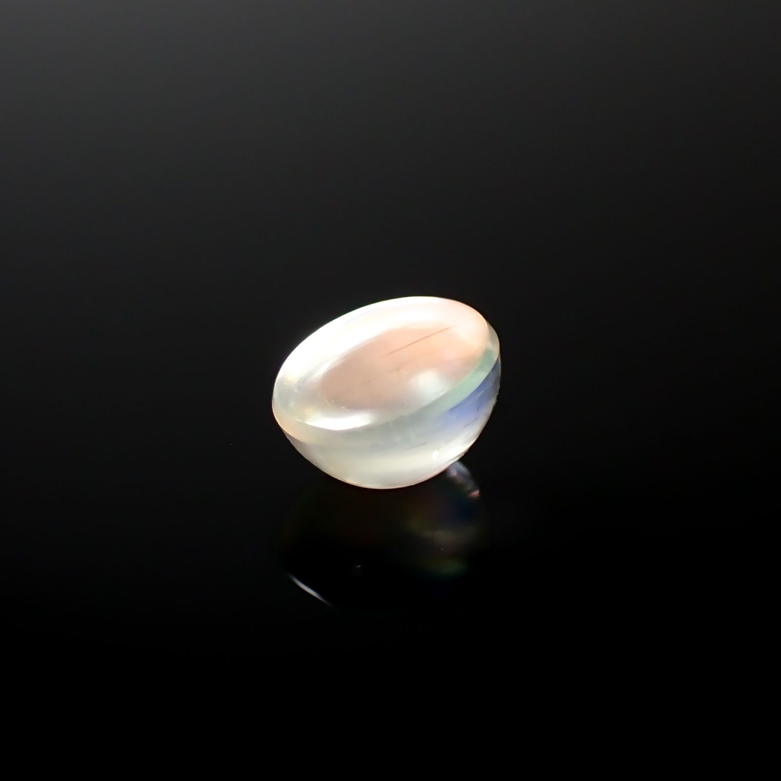 レインボームーンストーン(宝石名アンデシン)インド・タミルナードゥ州産 0.65ct 識別済[240828626]5.7x4.4mm前後