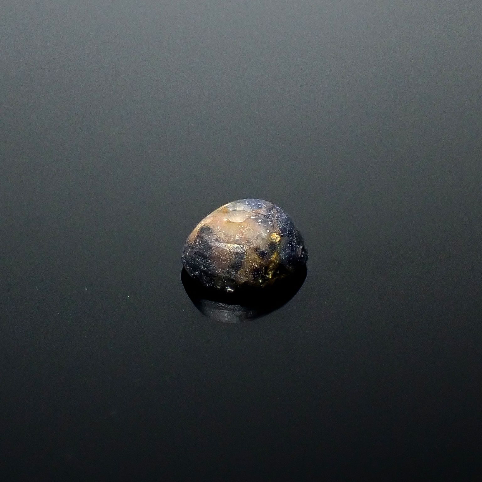 トラピッチェサファイア 原石スライス磨き ビルマ産 0.72ct [250830983]5.9x4.9mm前後