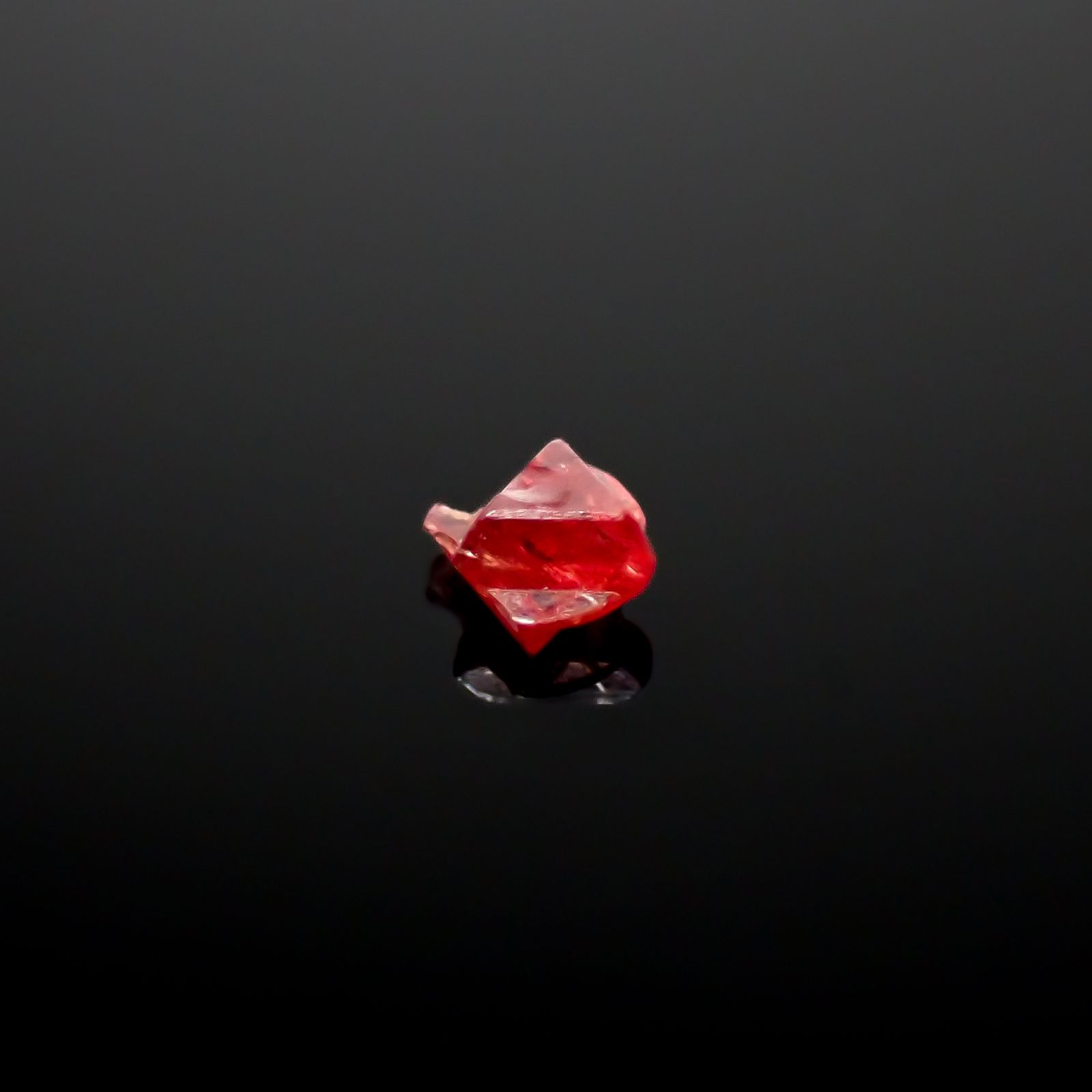 ツインクリスタルスピネル(スピネル式双晶) 原石 ビルマ産 0.12ct[240628430]3.2x3mm前後