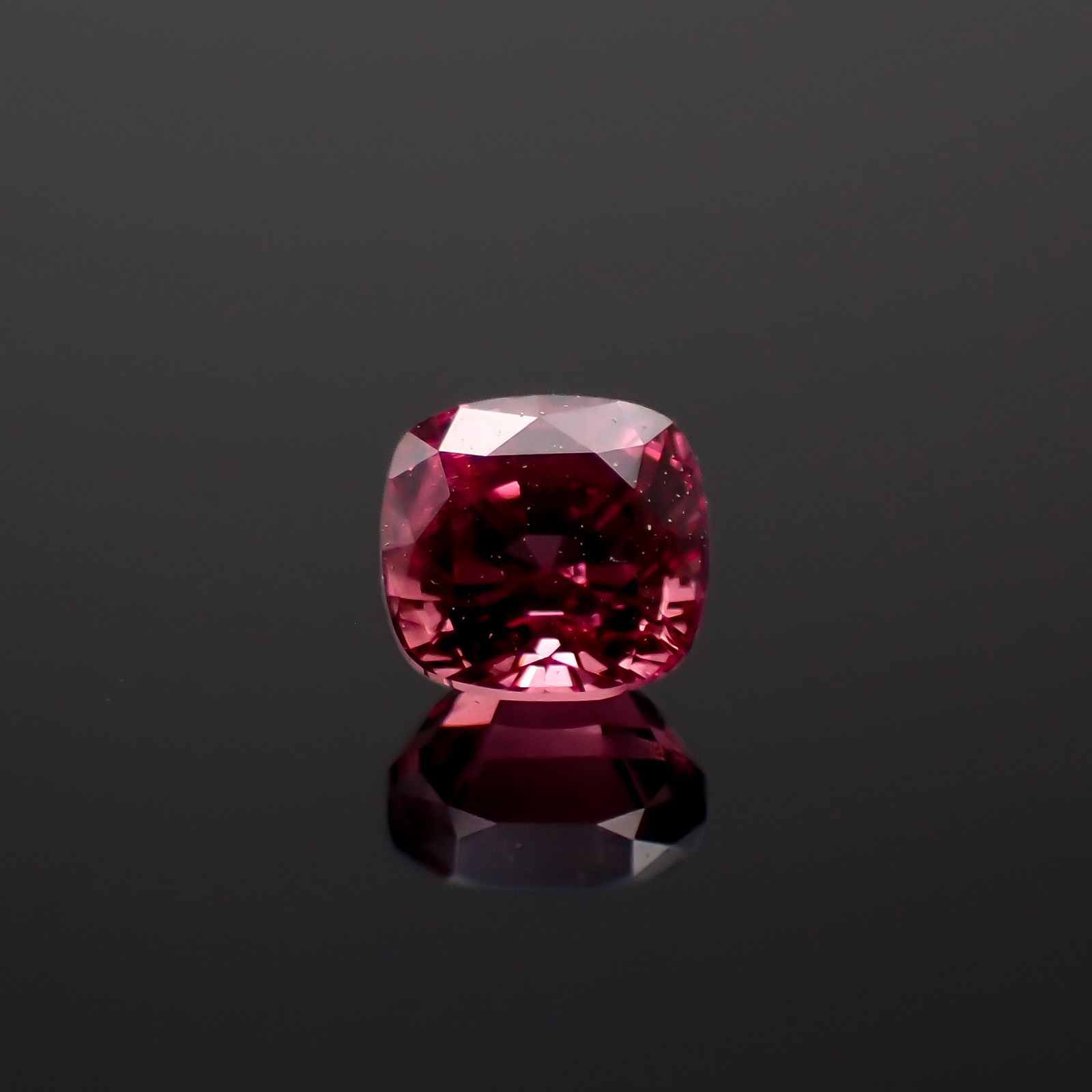 ホットピンクスピネル タンザニア産 0.31ct[231224513]3.6x3.4mm前後