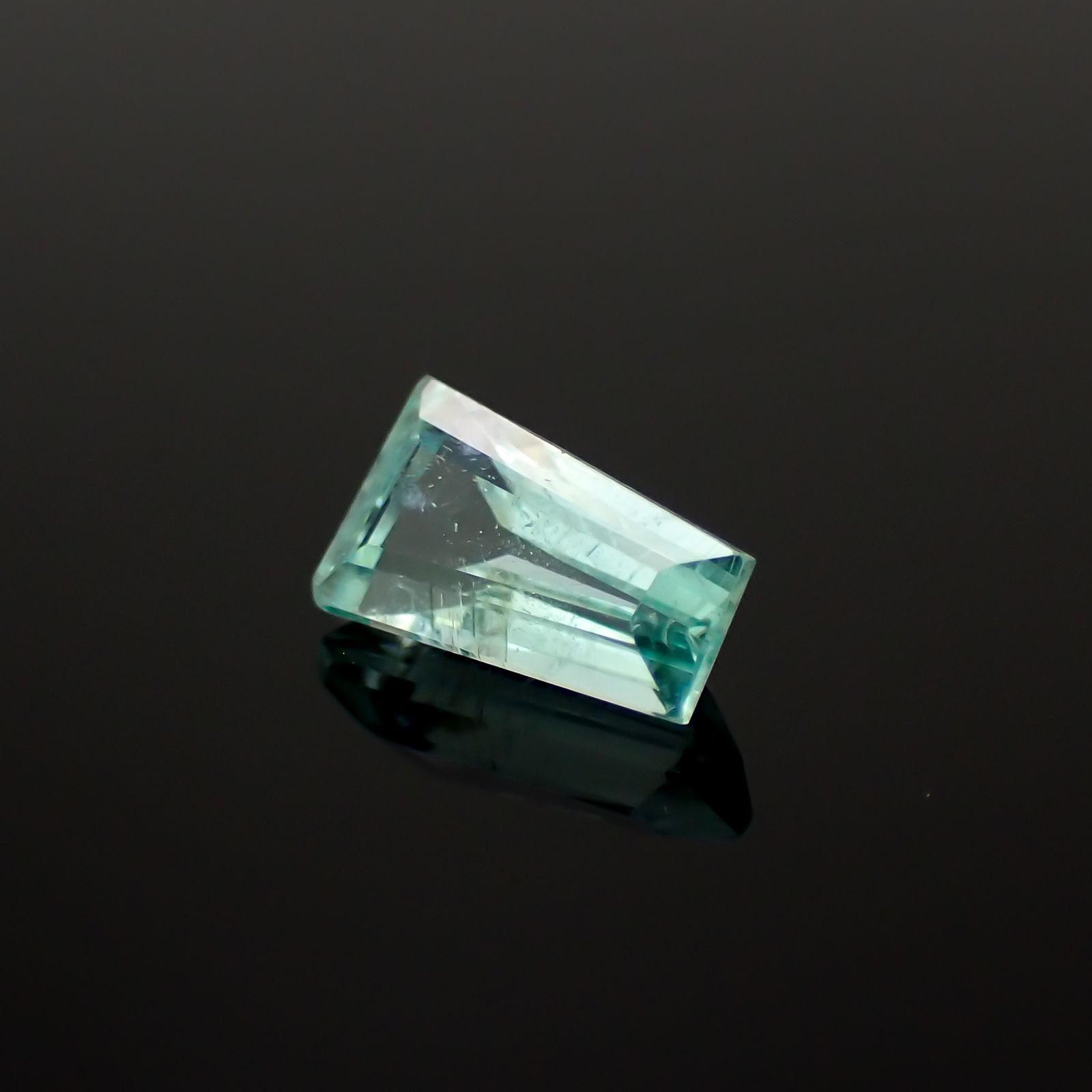 ◇カスタムカット◇パライバトルマリン(宝石名トルマリン/別名パライバ・トルマリン)モザンビーク産 1.17ct 識別済[230421882]8.3x4.9mm前後
