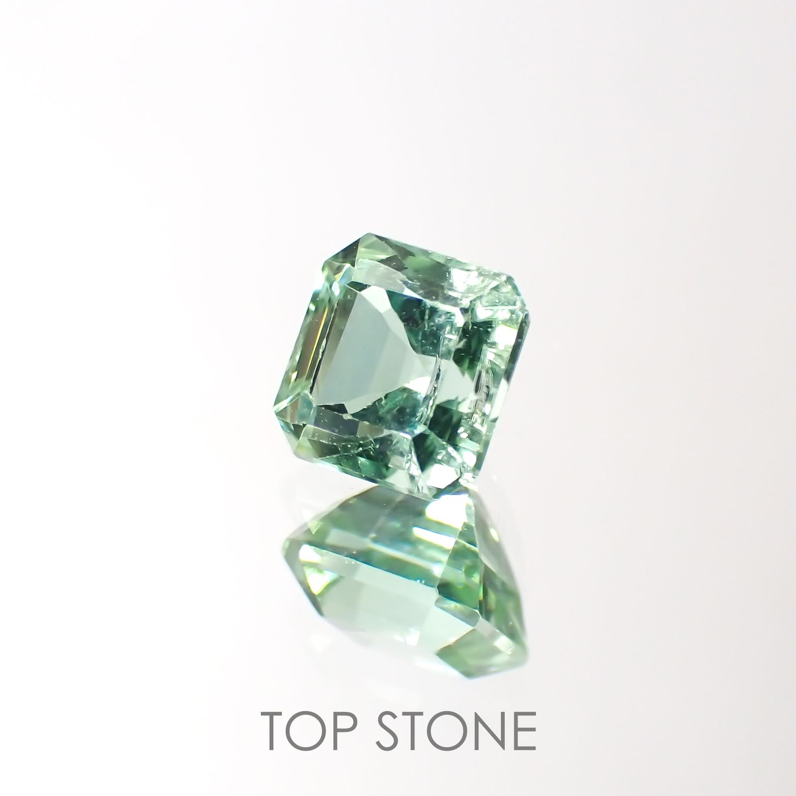 ミントトルマリン(宝石名グリーン・トルマリン) アフガニスタン産 0.74ct 識別済[211013616]5×4.9mm前後