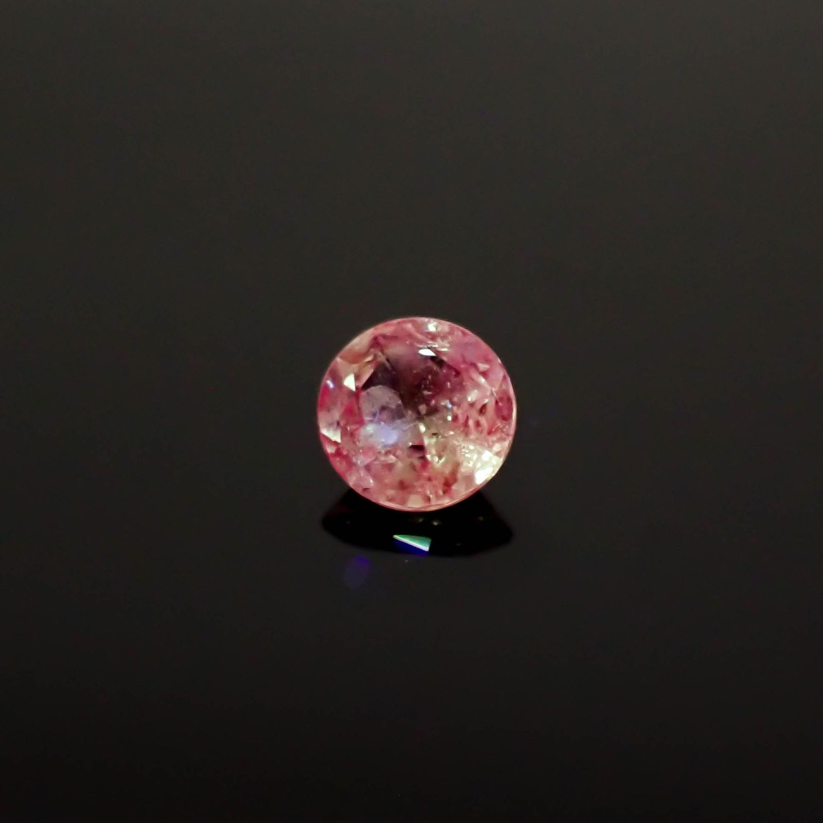 シルキーアレキサンドライト ブラジル・ミナスジェライス州ヘマチタ鉱山産 0.16ct[240627966]3.4x3.4mm前後