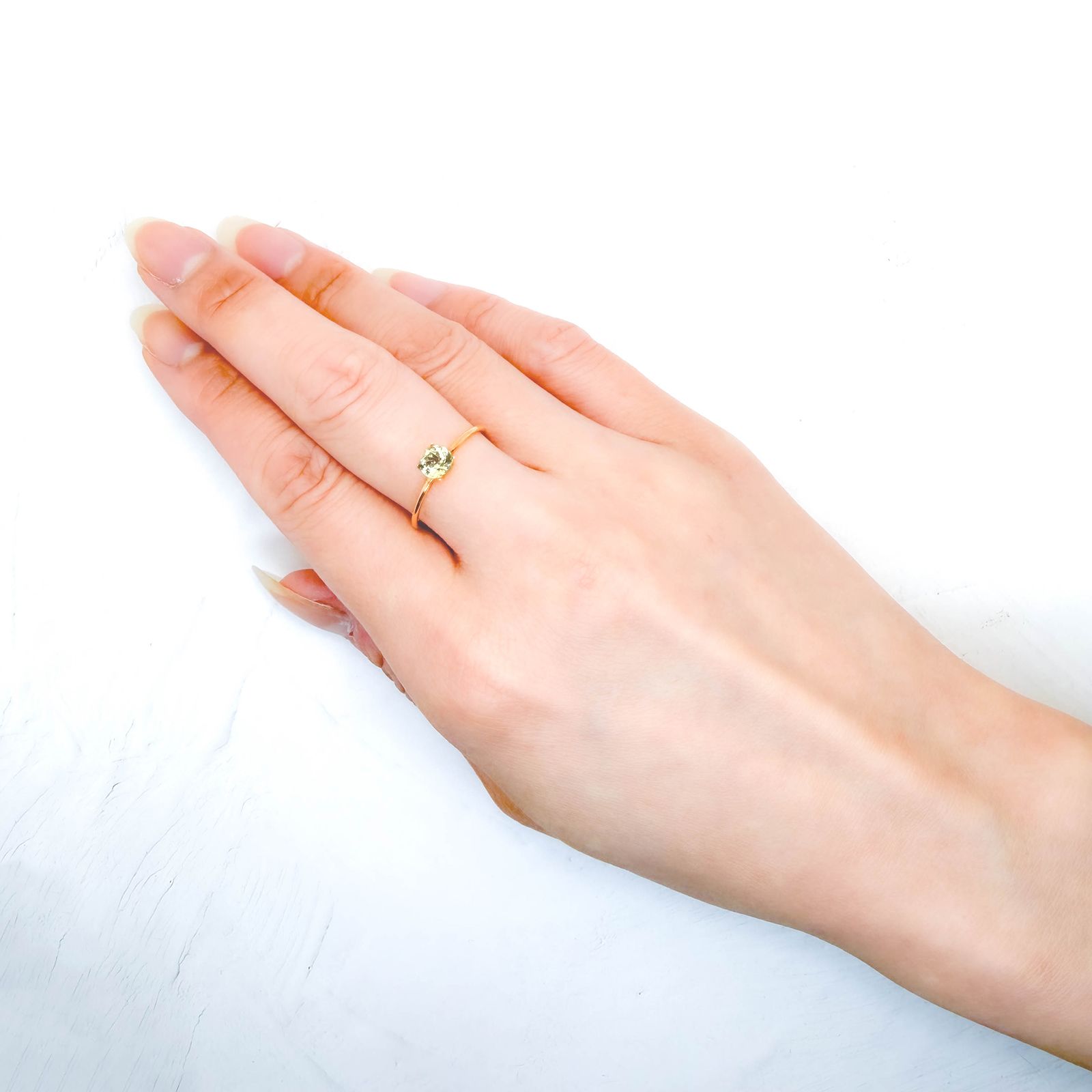 イエローアパタイト メキシコ産 0.57ct / 4.8x4.7mm前後 [260632467]