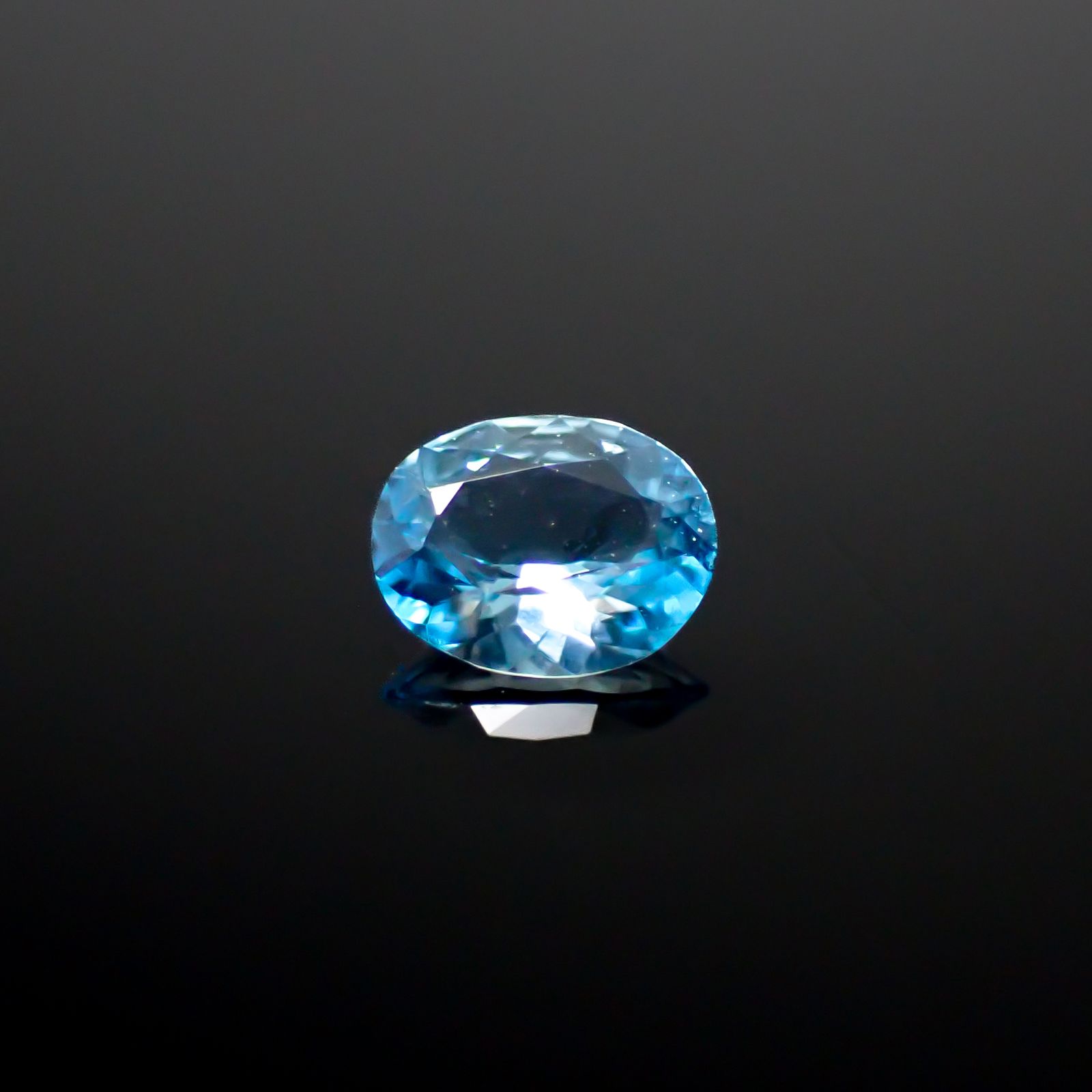 ラズライト 天藍石 ブラジル産 0.19ct [241029275]4.4x3.5mm前後