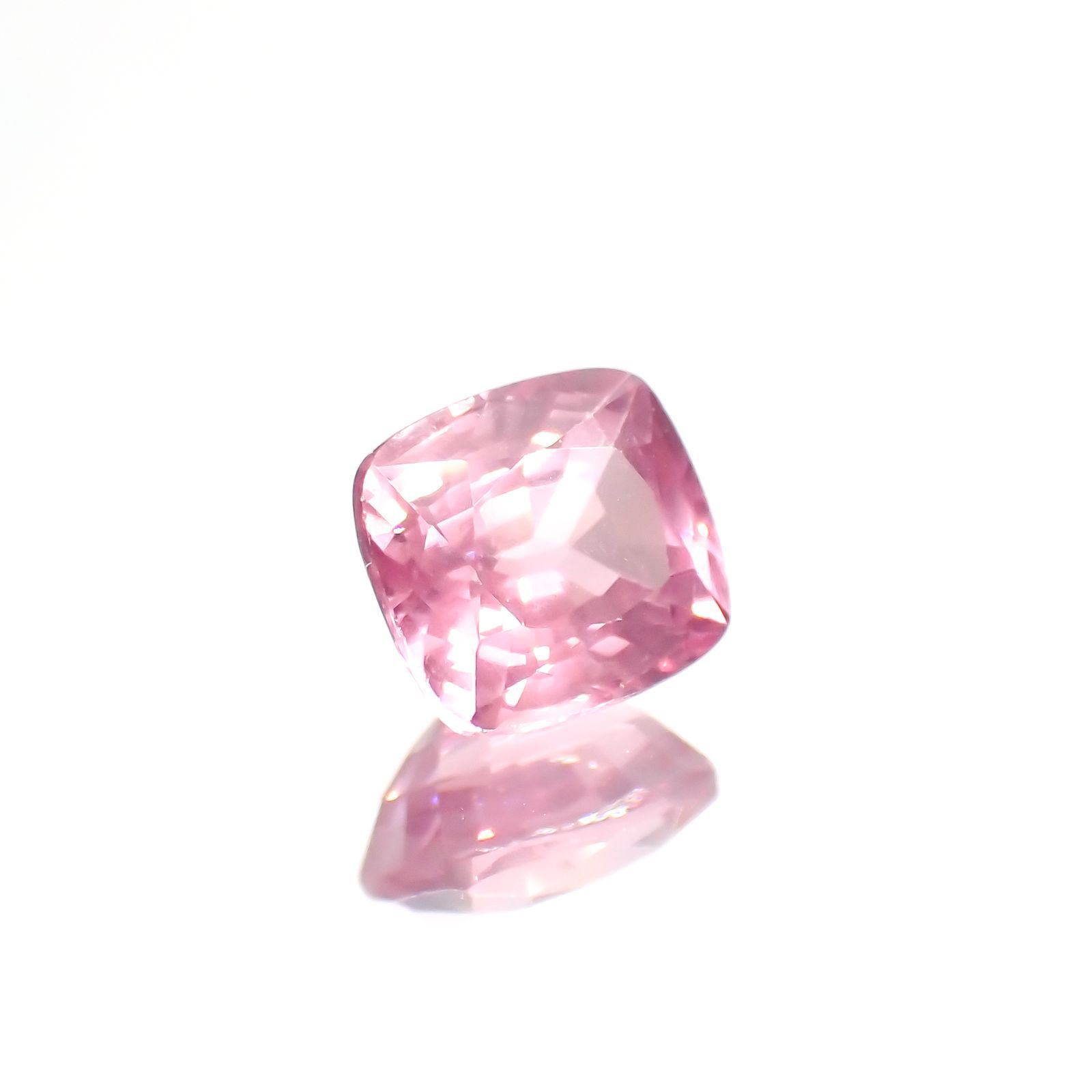 ピンクスピネル(宝石名ピンク・スピネル)タンザニア産 1.305ct ソ付(彩珠)[231124093]6.4x5.9mm前後