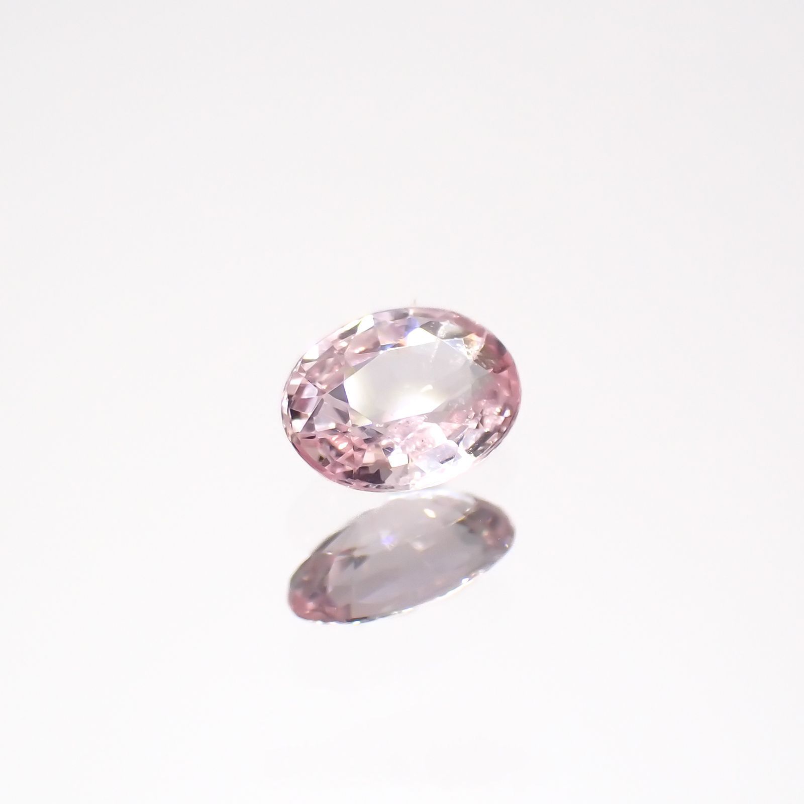 パパラチャサファイア(宝石名サファイア/別名パパラチャ・サファイア)スリランカ産 0.305ct ソ付(日独)[220616593]4.8x3.6mm前後