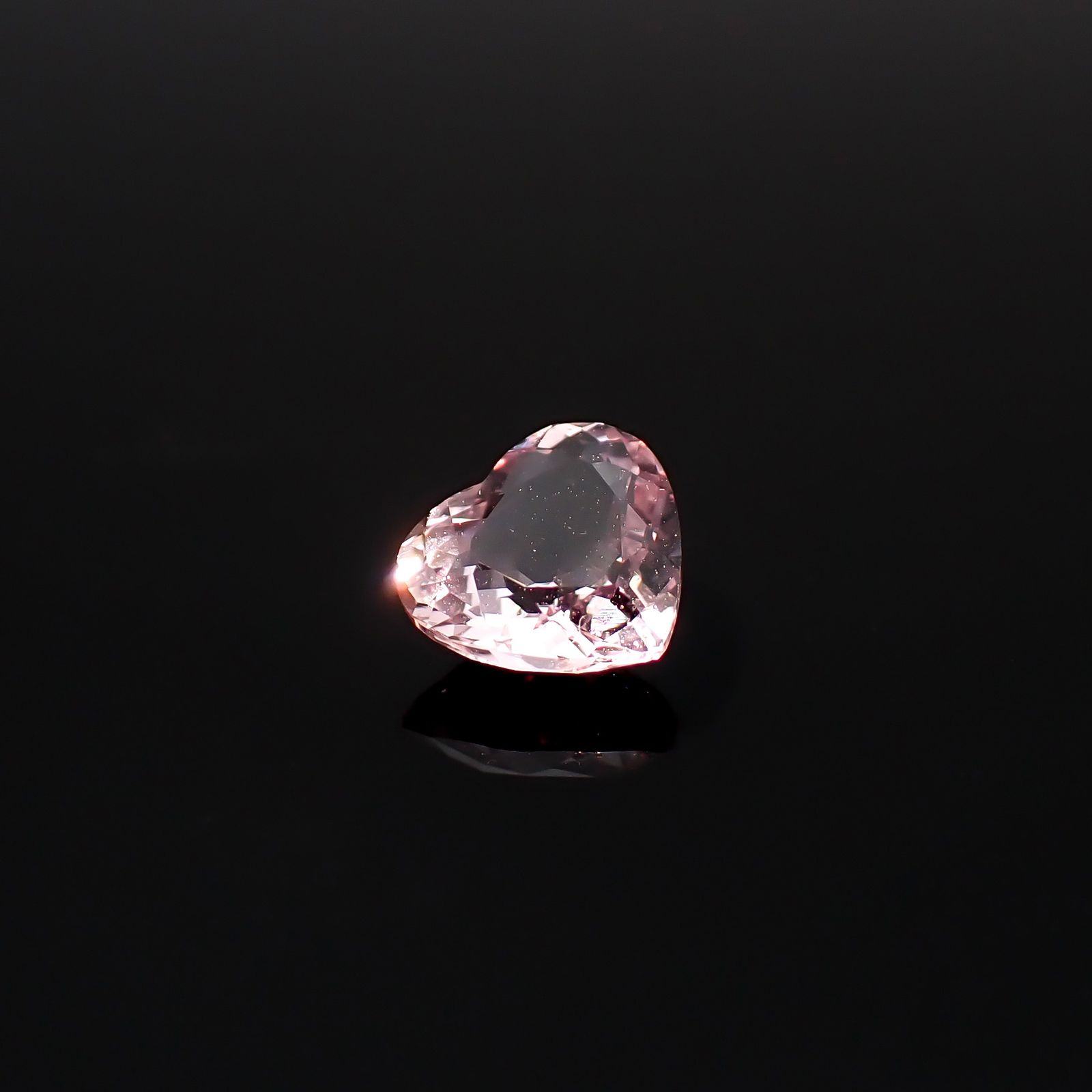 モルガナイト ブラジル産 1.16ct / 7x7.7mm前後 [260632304]