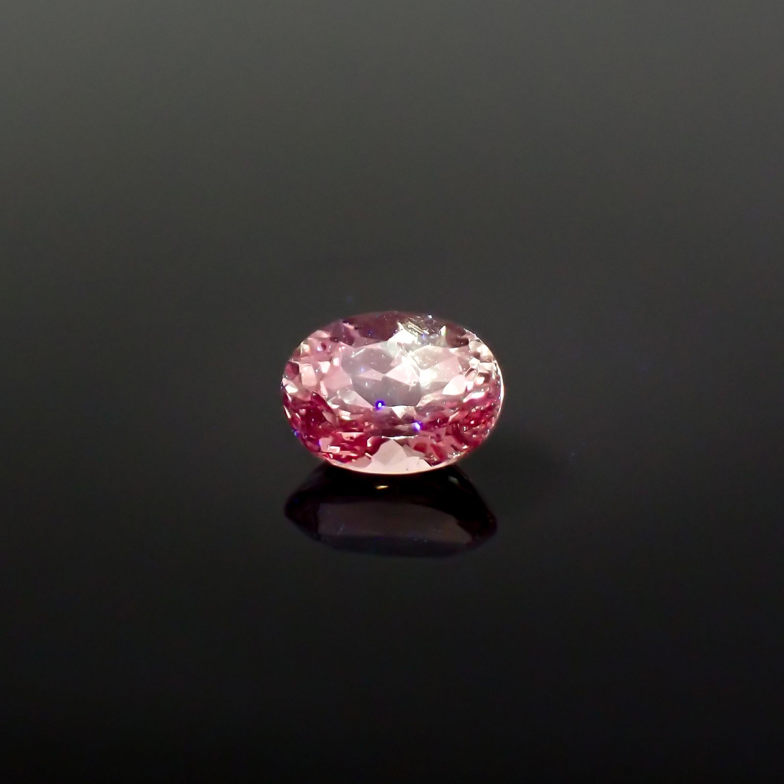 ドラゴンガーネット タンザニア産 1.07ct / 6.8x5.1mm前後 [260532237]