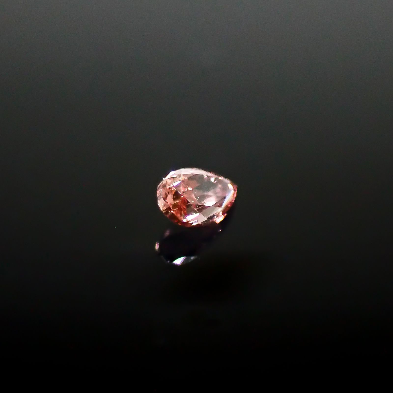 ピンクダイヤモンド(宝石名ダイアモンド VS-2/FANCY DEEP BROWNISH PINK) 0.037ct ソ付(AGT)[250129708]2.63x1.58mm前後