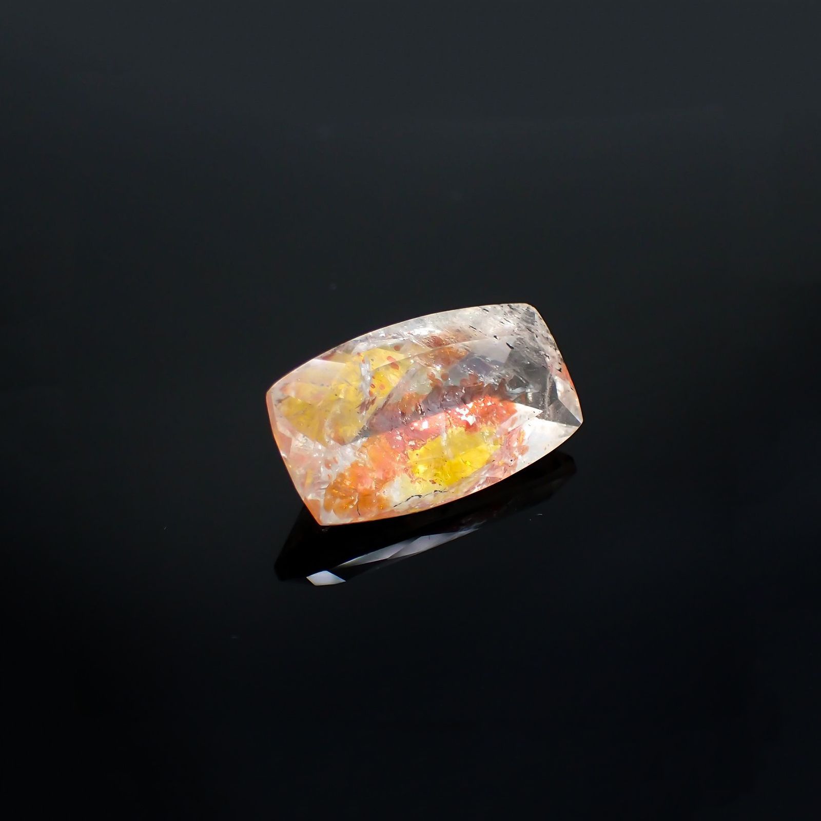 オーロラクォーツ ブラジル・ミナスジェライス産 14.35ct / 22.2x12.6mm前後 [220114363]