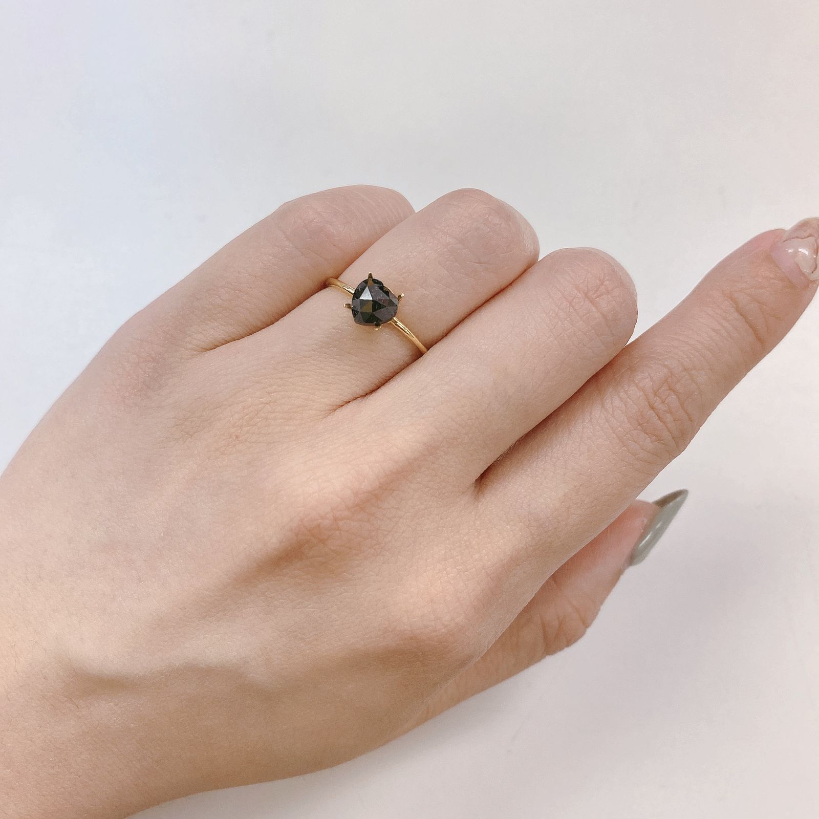ブラックダイヤモンド(宝石名ダイアモンド) ジンバブエ産 0.89ct 識別済[210410131]6.2×6.1mm前後