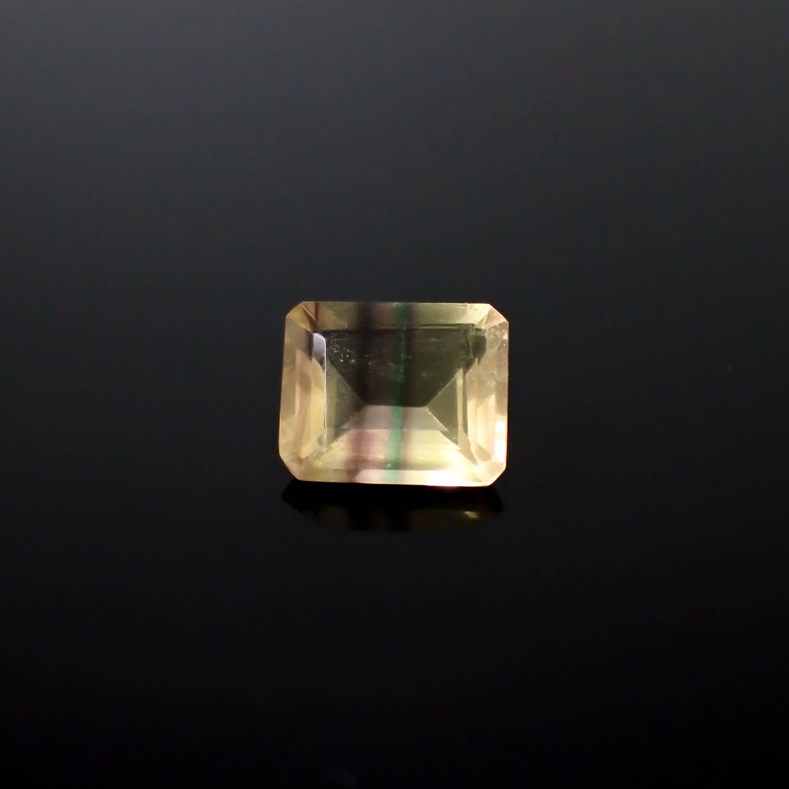 パーティカラーフローライト フルオレッセンス ブラジル産 4.75ct [250430247]11x9mm前後