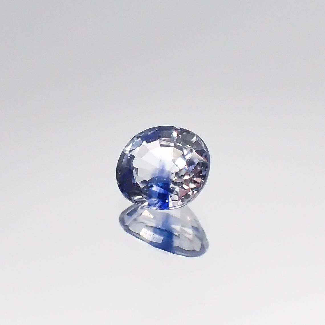アイスブルーサファイア スリランカ・マダガスカル産 ルース 0.31ct[210711176]4.2×3.7mm前後