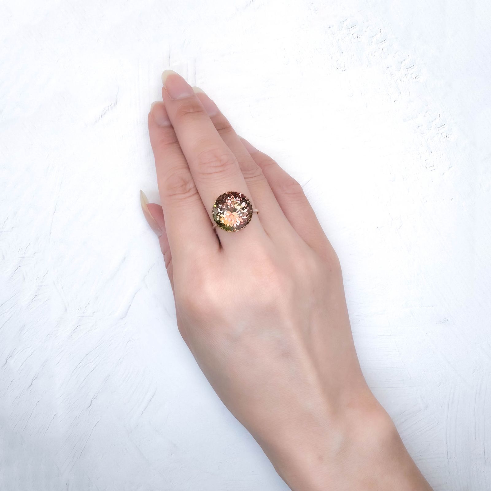 バイカラートルマリン(宝石名バイカラー・トルマリン)ブラジル産 11.741ct ソ付(彩珠)[250931151]13.8x13.6mm前後
