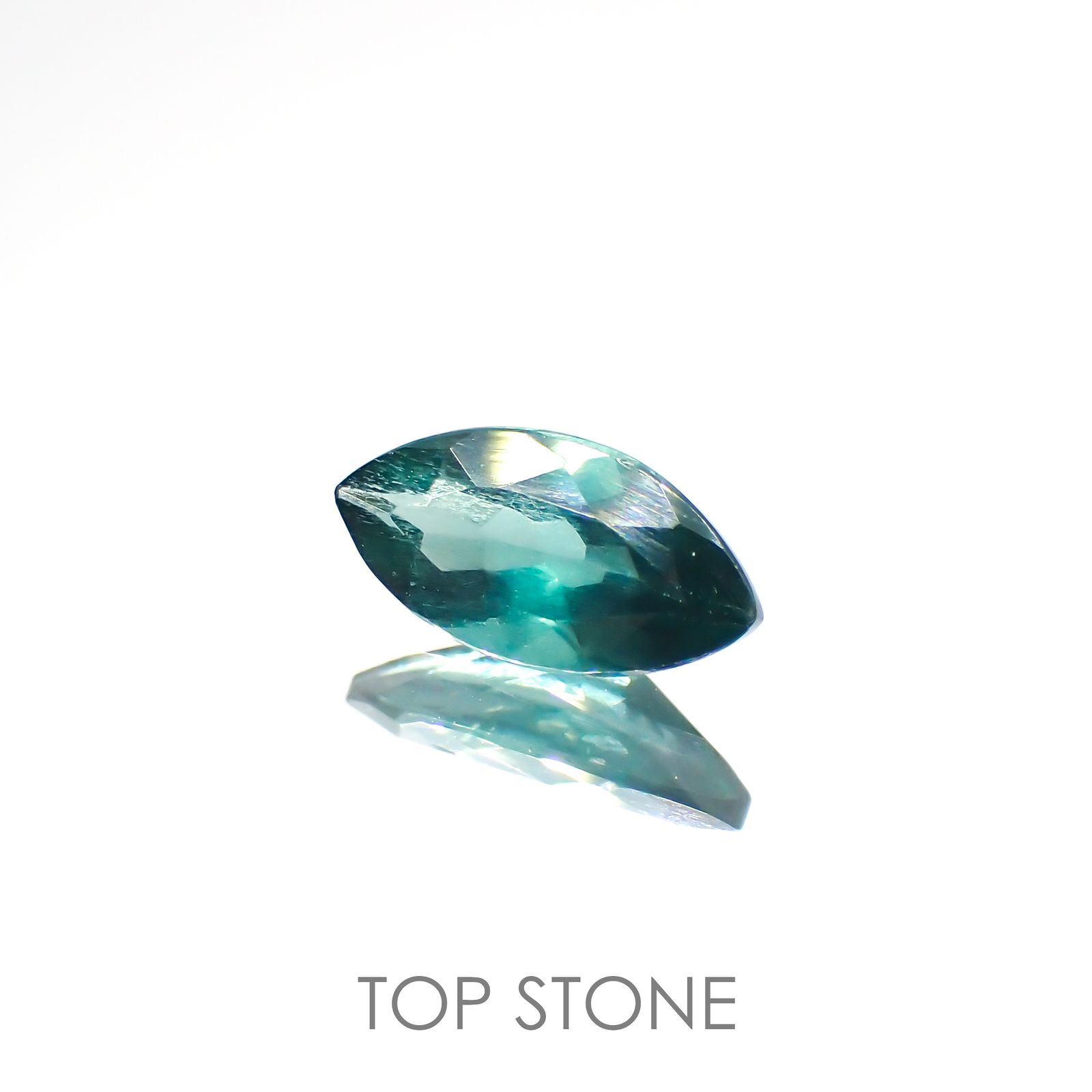 グリーンアパタイト(ノーブルモロキサイト)(宝石名アパタイト) マダガスカル産 0.57ct 識別済[210813148]8.1×4.1mm前後