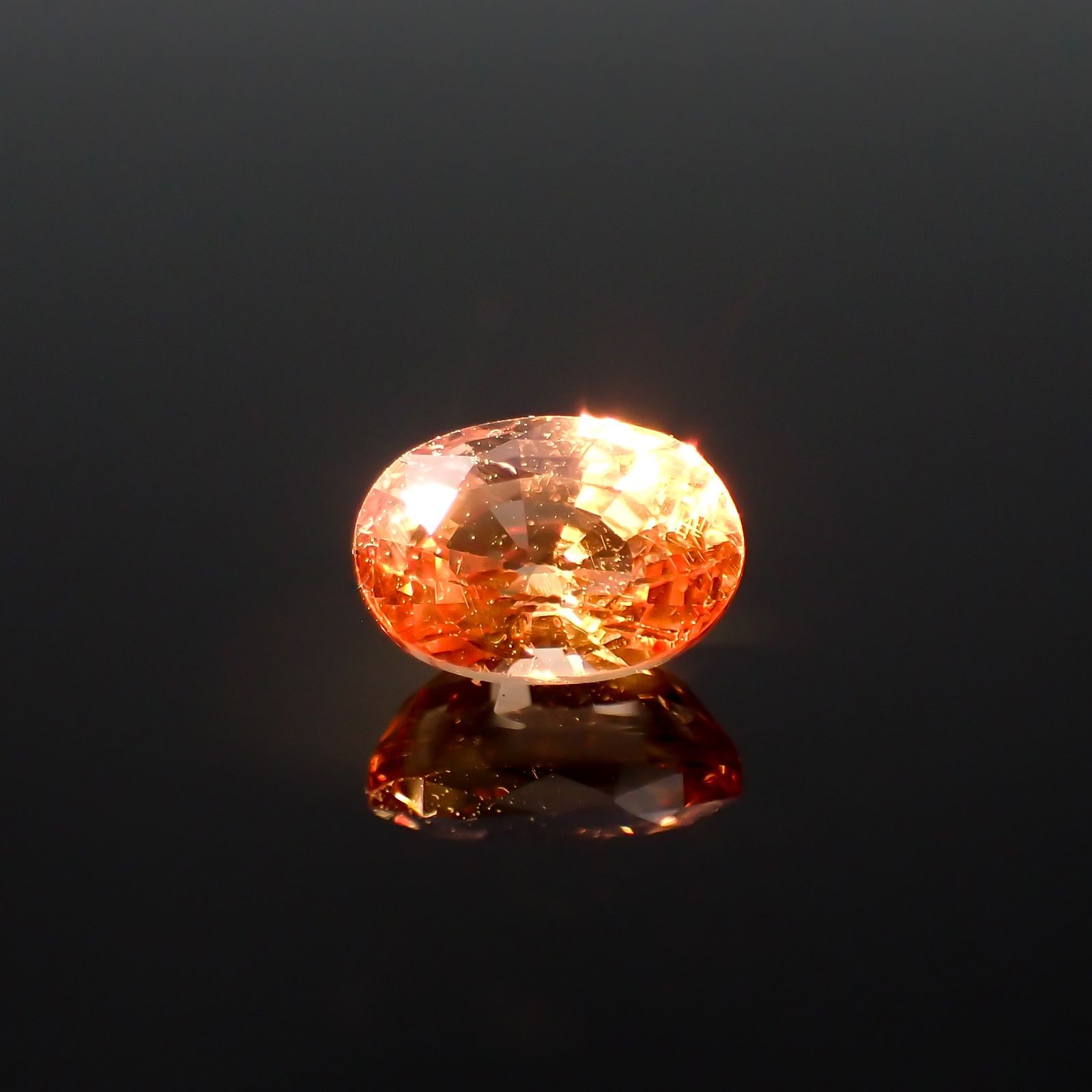 カラーチェンジマラヤガーネット(宝石名ガーネット)タンザニア産 1.05ct 識別済[230421640]6.6x4.6mm前後