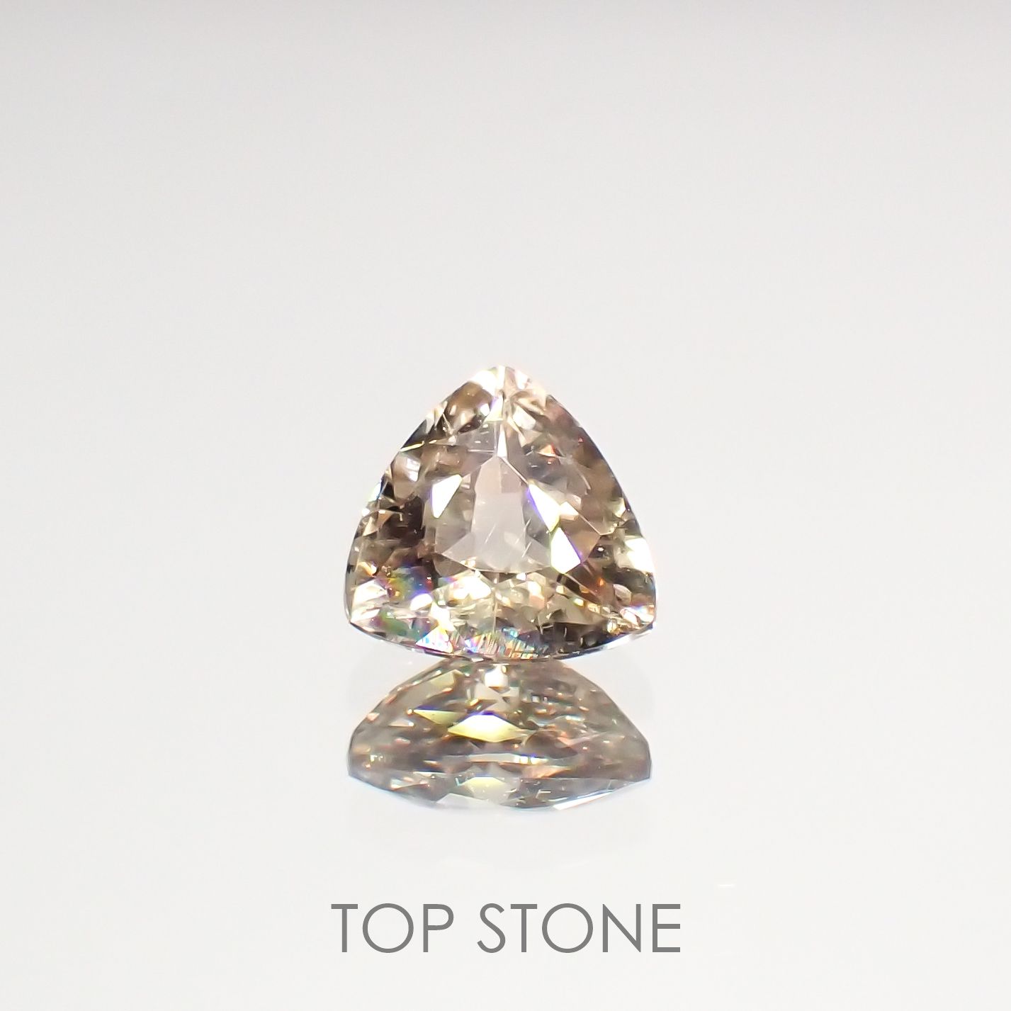 ダイアスポア(宝石名ダイアスポア)トルコ産 0.99ct 識別済[220516031]6.5x6.5mm前後