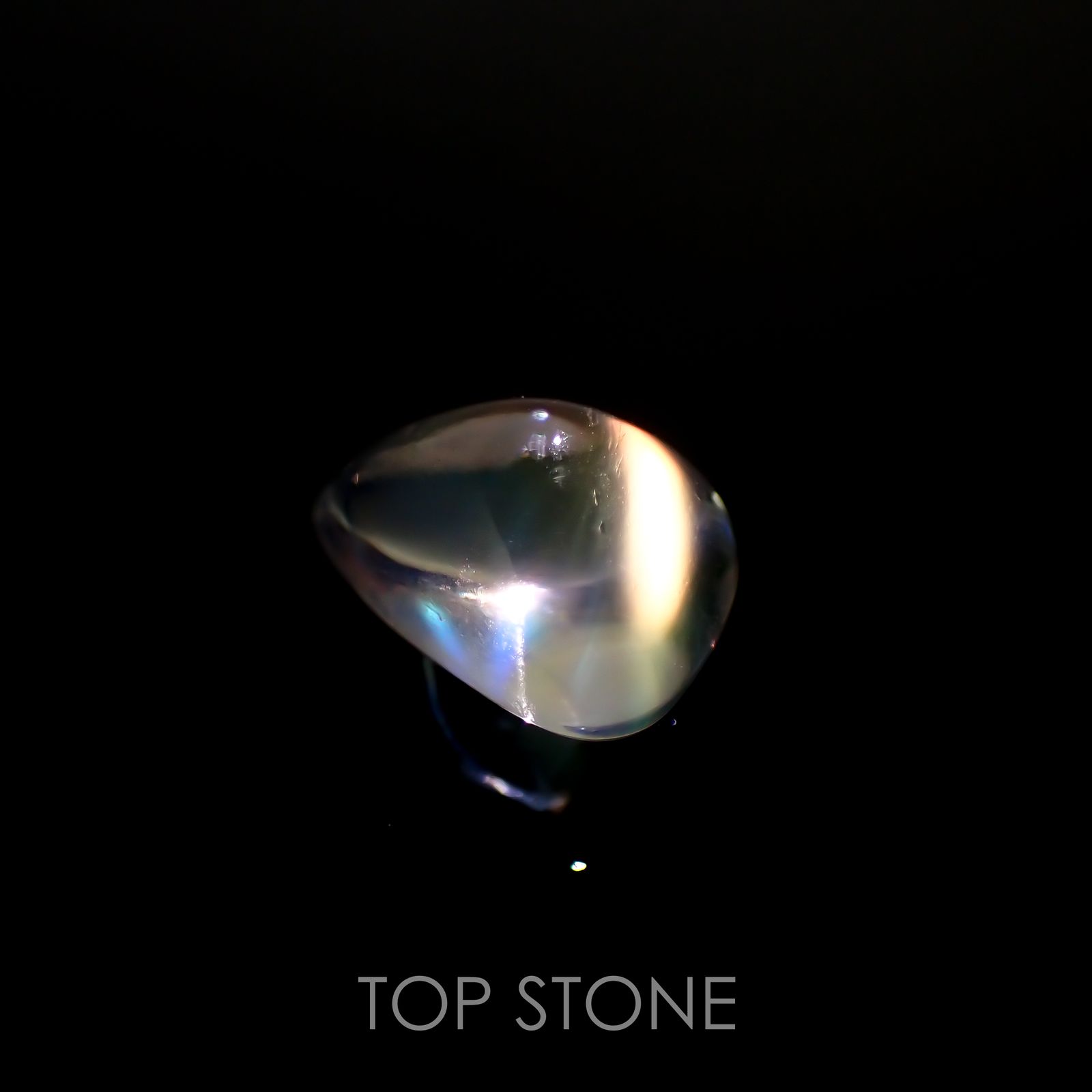 ◇バフカット◇レインボームーンストーン(宝石名ラブラドライト) マダガスカル産 1.390ct ソ付(彩珠)[210711646]8×6.1mm前後