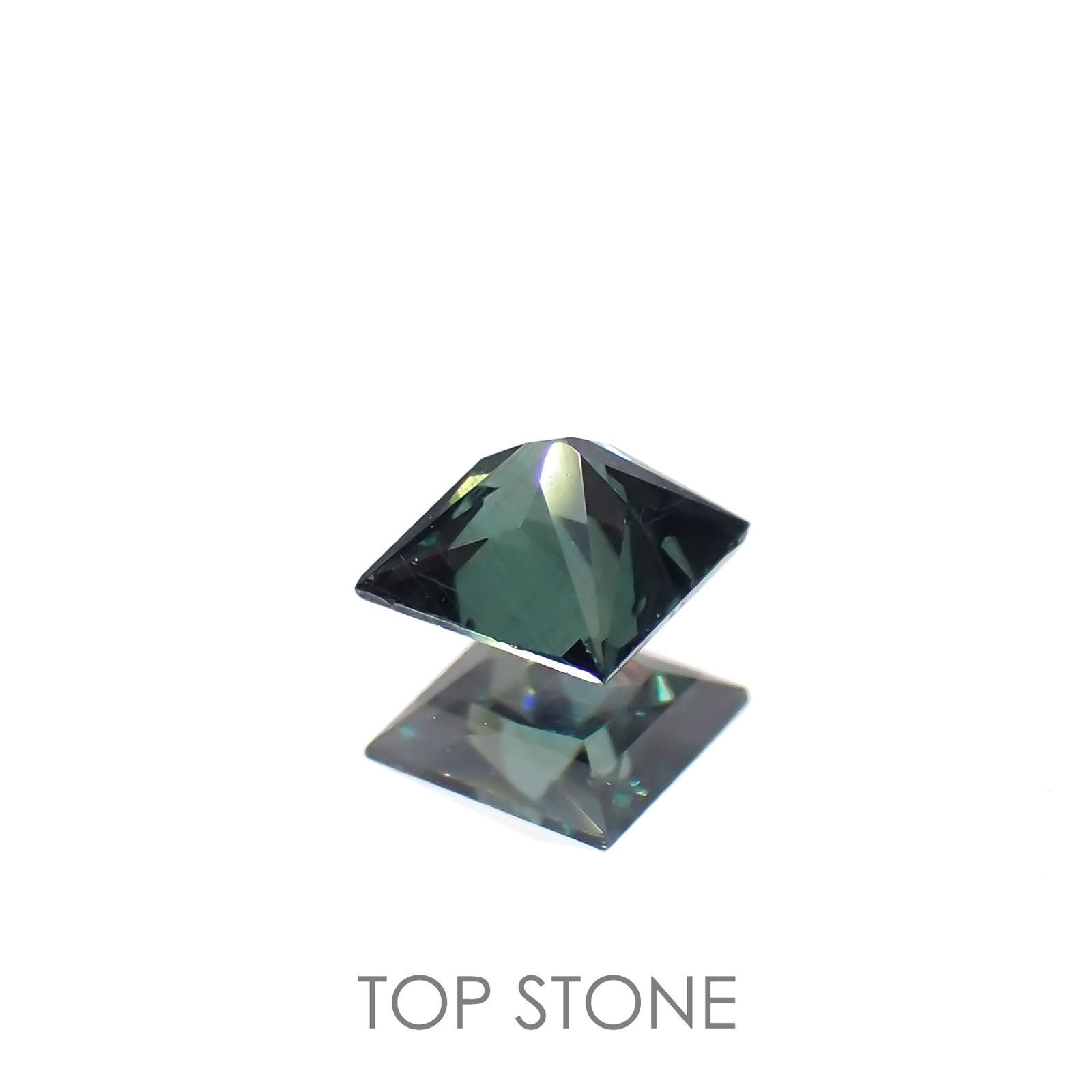 ◇プリンセスカット◇カラーチェンジガーネット アレキタイプ(宝石名ガーネット)マダガスカル・ベキリー産 0.18ct 識別済[221219615]3x2.9mm前後