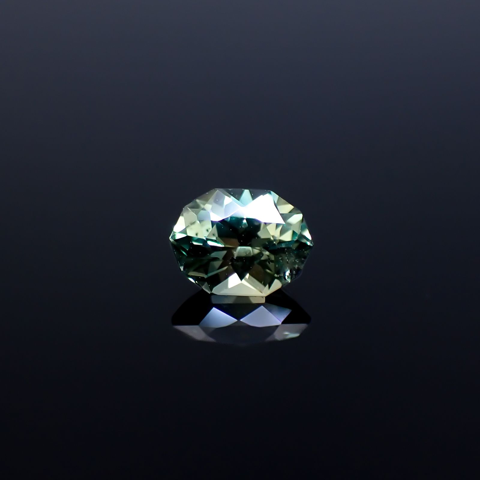 ◇カスタムカット◇バイカラーサファイア オーストラリア産 0.84ct [250229825]6.4x4.7mm前後