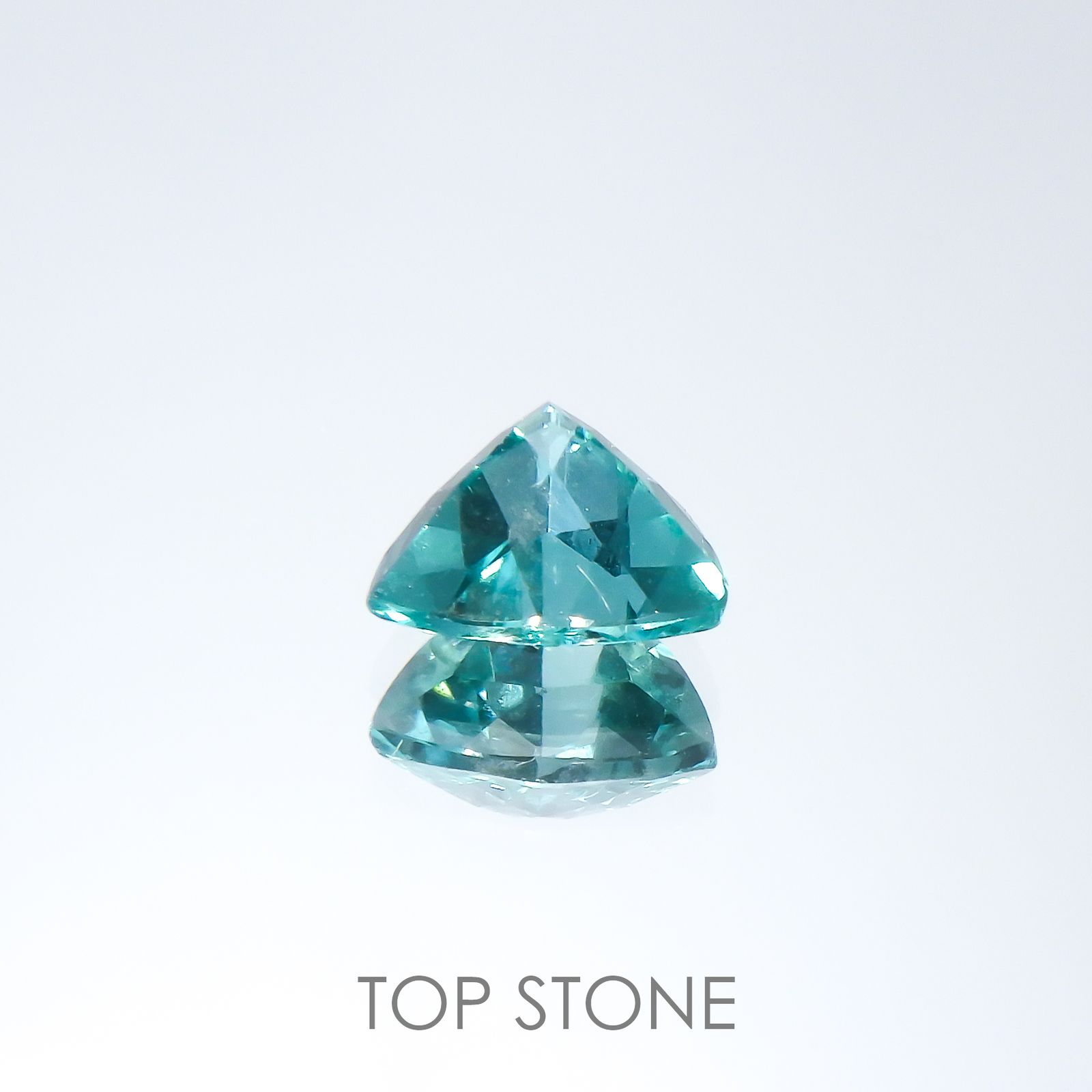 ブルーグリーンアパタイト(宝石名アパタイト)マダガスカル産 0.69ct 識別済[220515943]5.7x5.7mm前後
