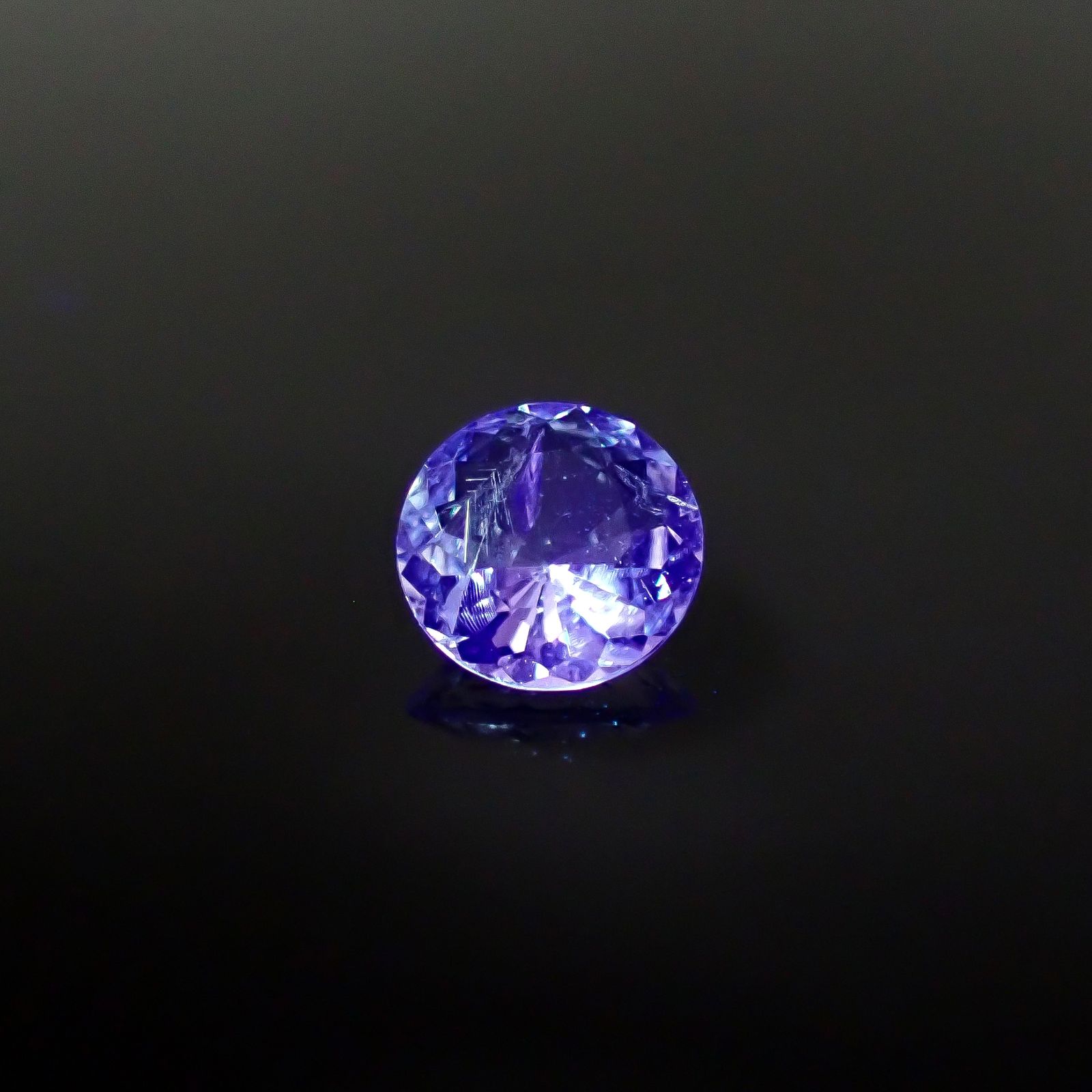 オーソクレース(宝石名ホワイト・オーソクレース)パキスタン産 0.70ct 識別済[250530442]6.6x6.6mm前後