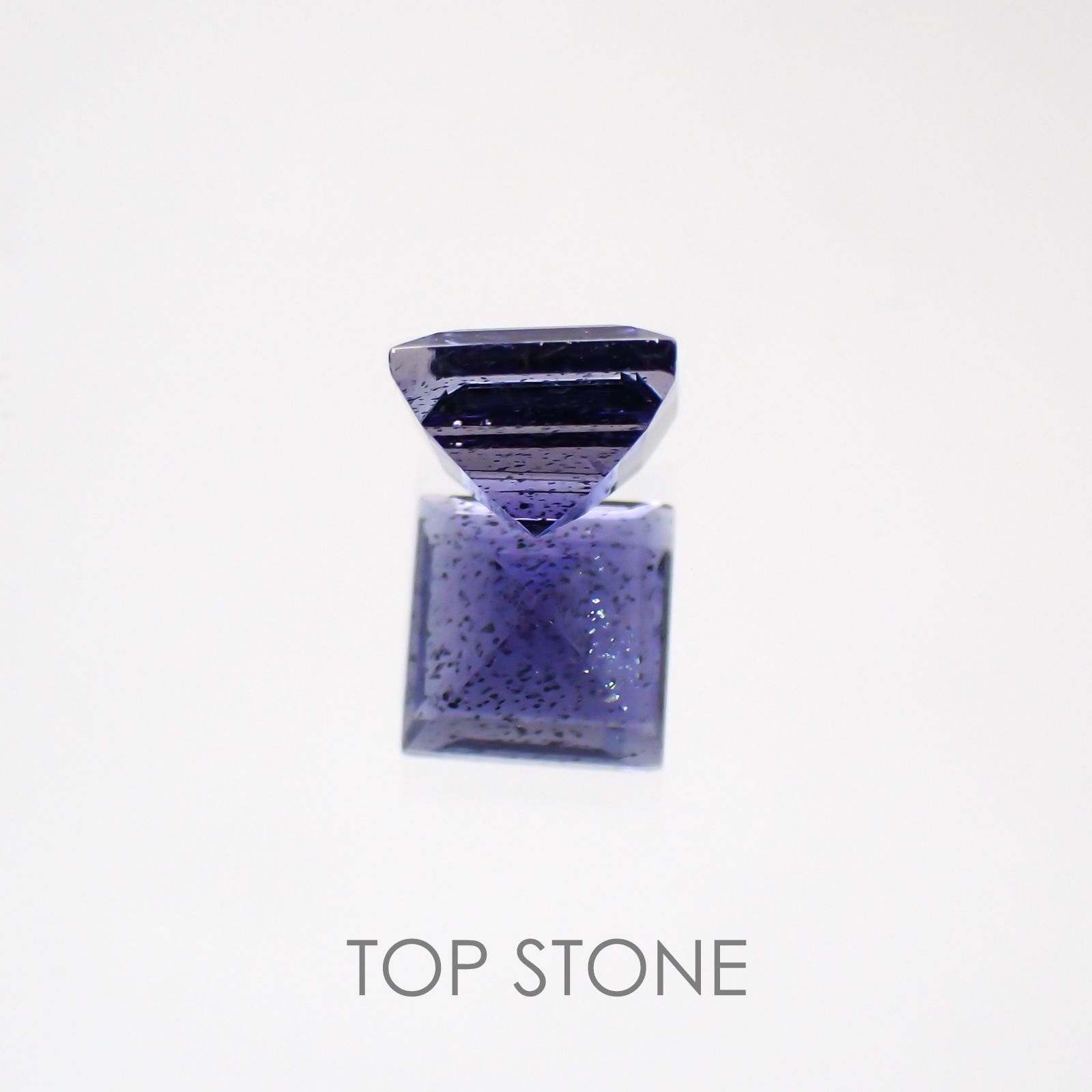 アイオライトサンストーン ブラジル・インド産 ルース 0.67ct[210310439]5.2×5.2mm前後