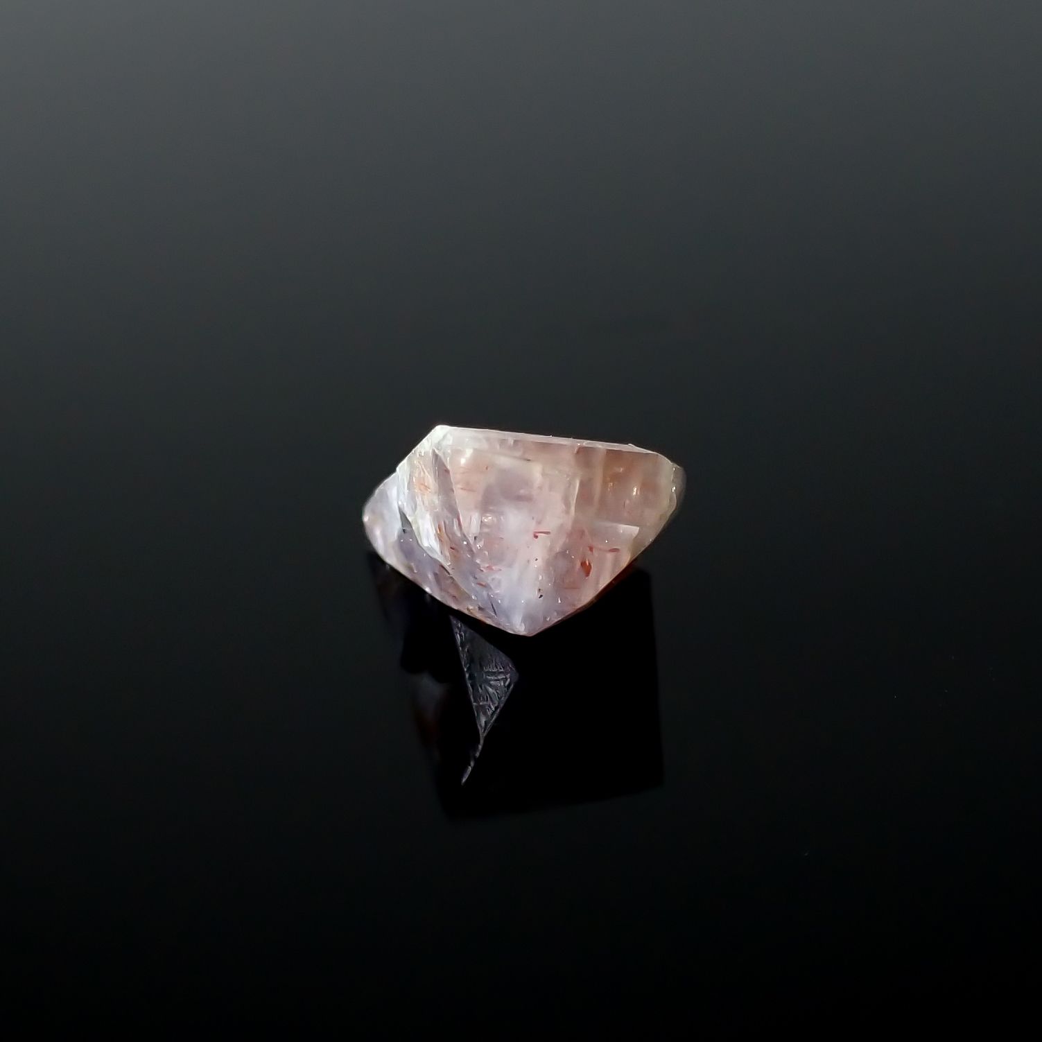 ◇カスタムカット◇ブラッドショットアイオライト インド産 1.35ct[240125389]9.5x7.7mm前後