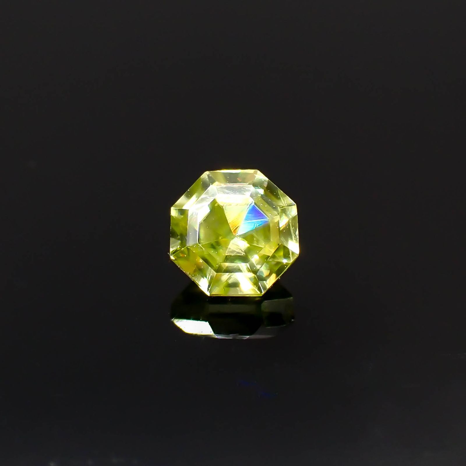 ◇オクタゴンカット◇スフェーン(宝石名スフェーン)マダガスカル産 0.40ct 識別済[231224747]4.2x4.2mm前後