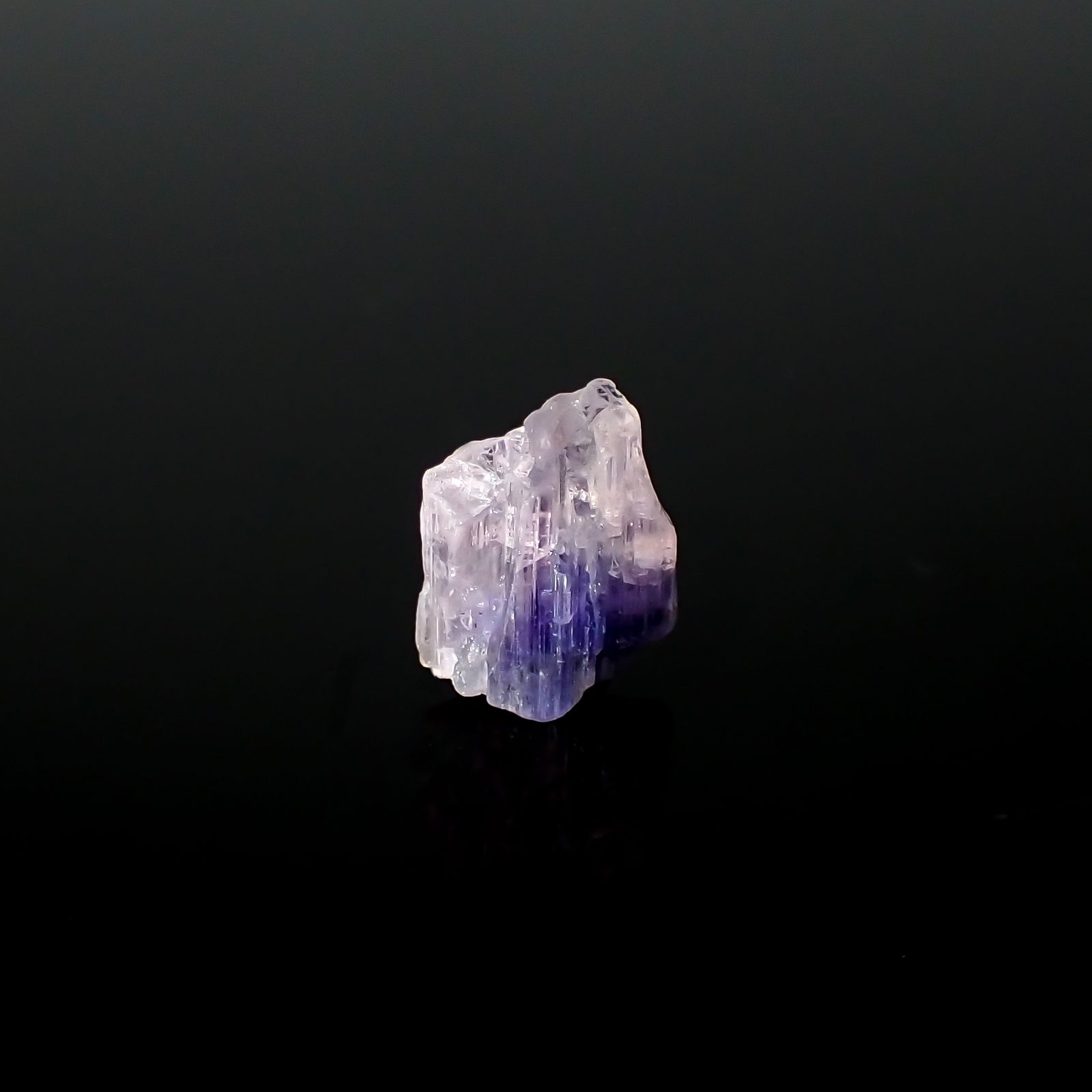 バイカラータンザナイト 原石 タンザニア産 2.49ct[231224981]10.3x8mm前後
