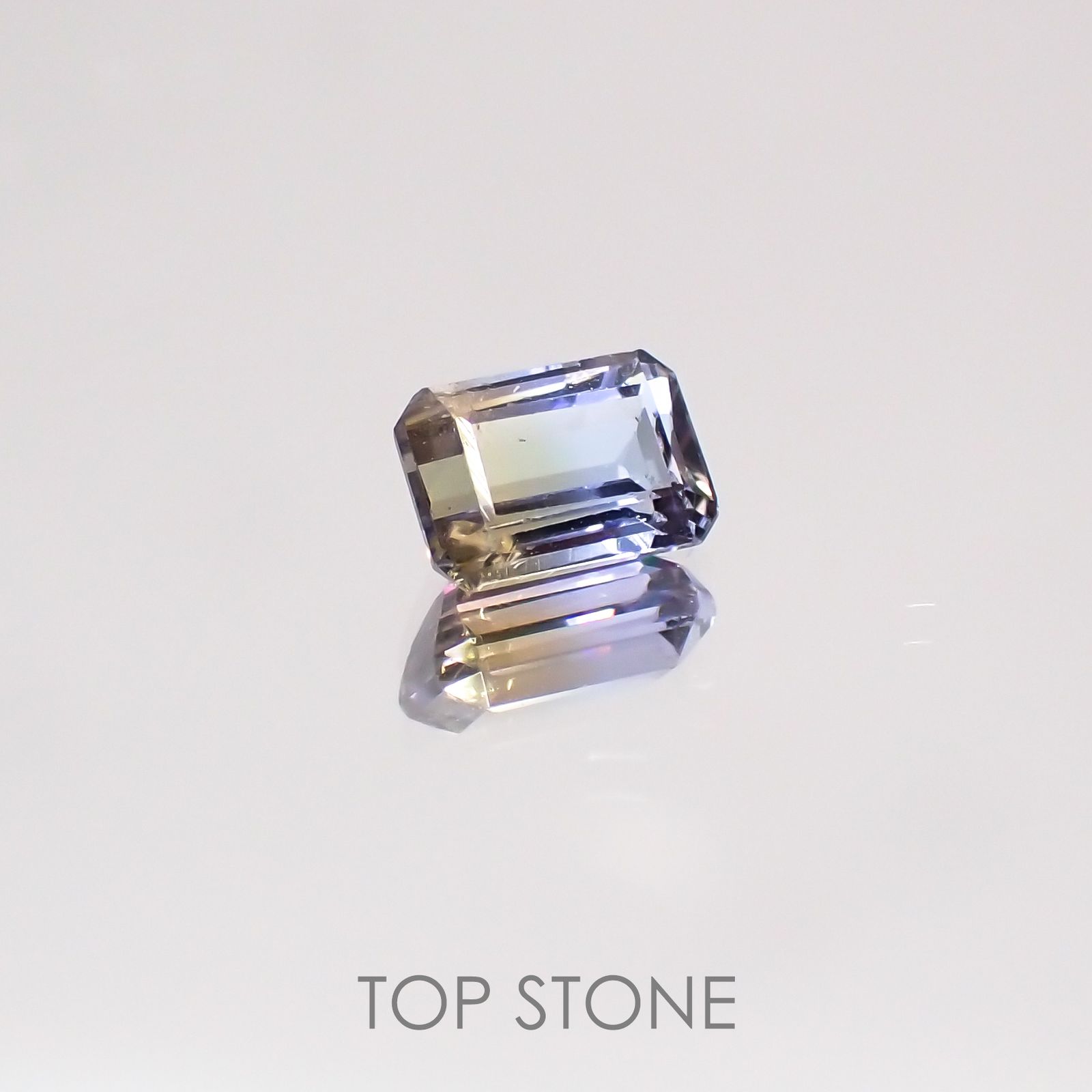 バイカラータンザナイト(ゾイサイト)非加熱 タンザニア産 ルース 0.44ct[210610950]4.9×3.3mm前後