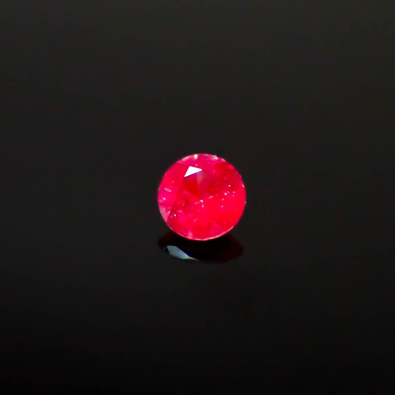 アレキサンドライト ロシア産 0.031ct [250530361]1.9x1.9mm前後