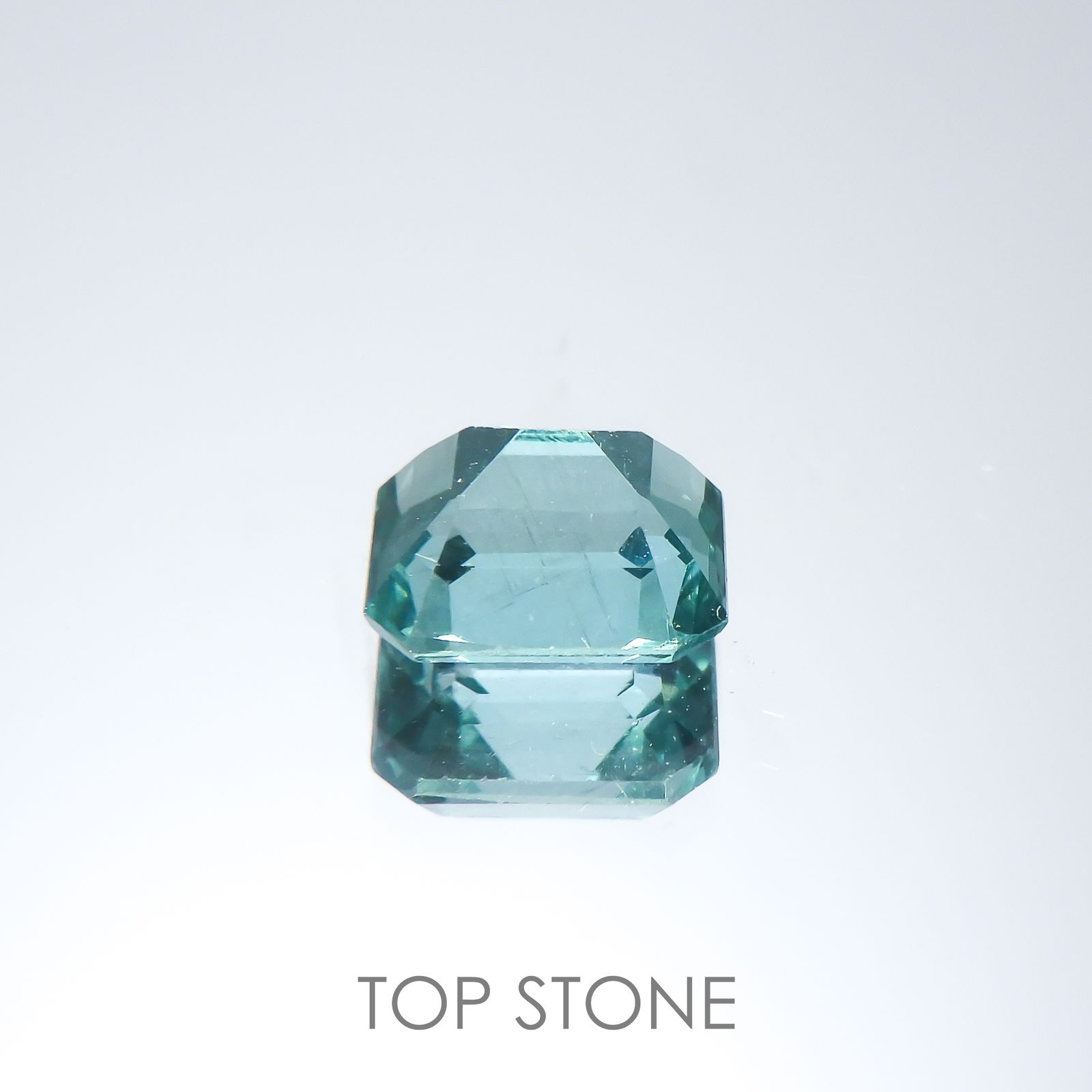 ブルーグリーンアパタイト(宝石名アパタイト)マダガスカル産 0.80ct 識別済[220515942]5.7x4.8mm前後