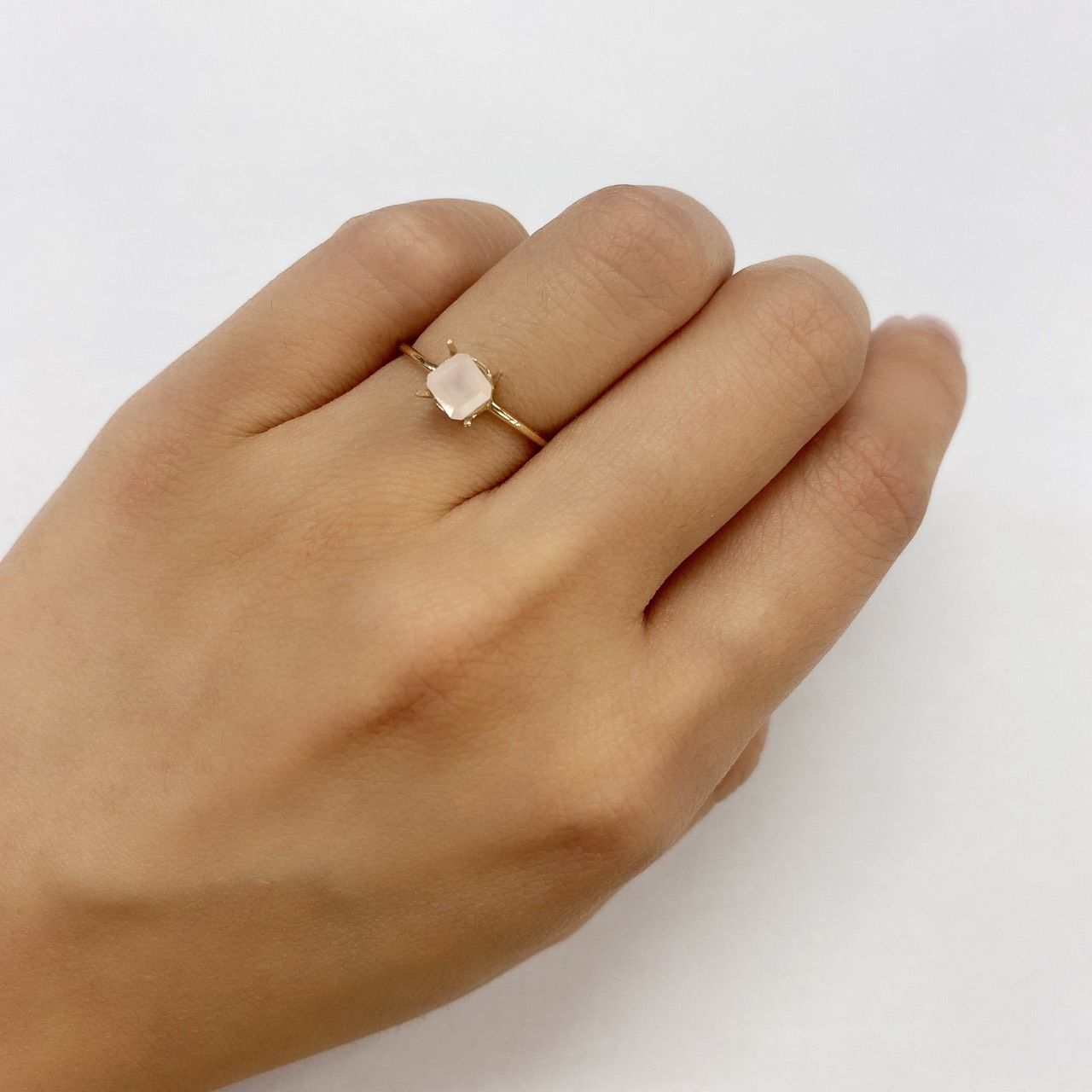 ピンクスミソナイト メキシコ産 ルース 0.81ct[210711453]4.9×4.6mm前後