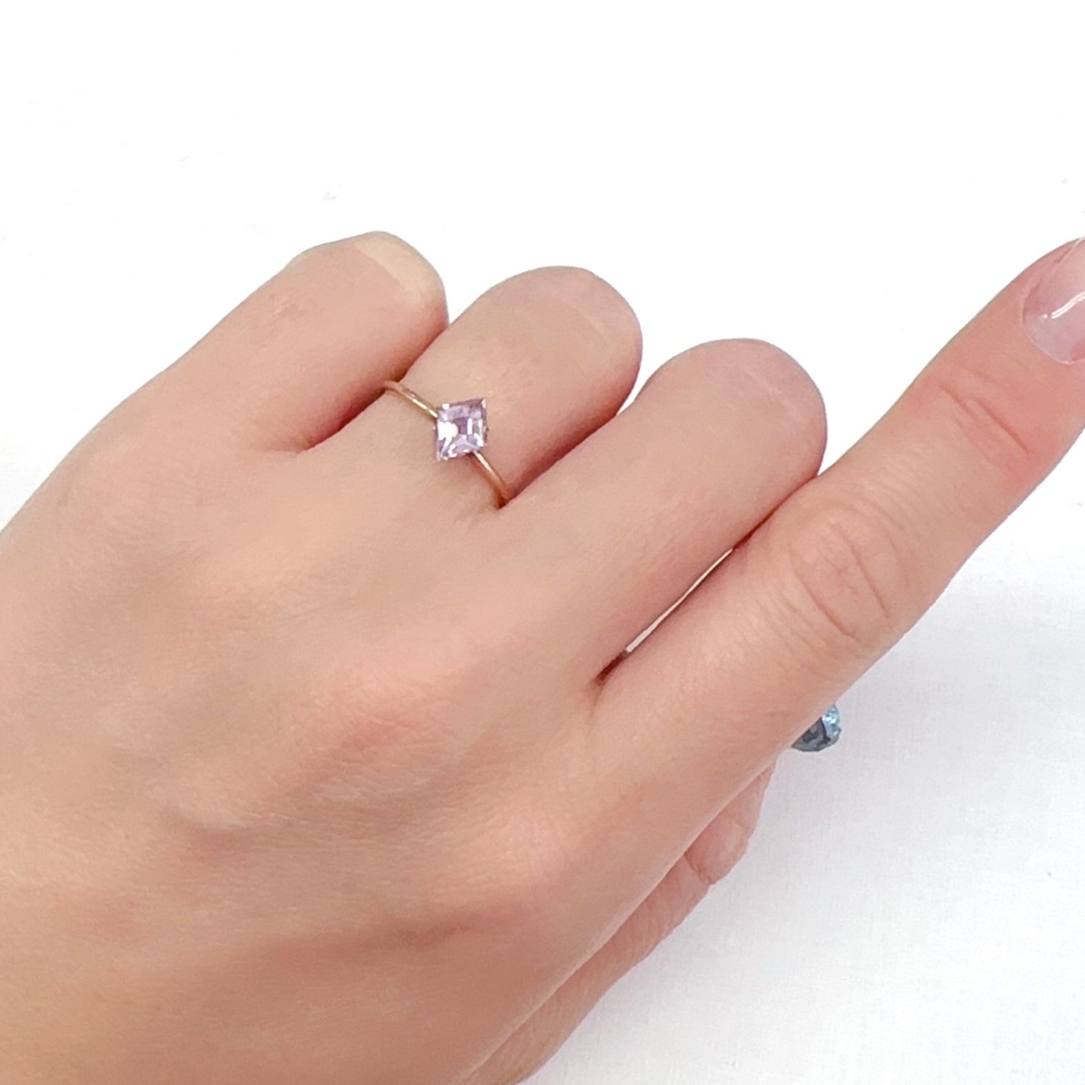 ◇カスタムカット◇カラーシフト ピンクダイアスポア アフガニスタン産 0.74ct[240326992]7.7x5.9mm前後