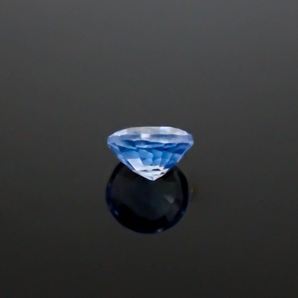 カシミールサファイア 非加熱(宝石名ブルー・サファイア)インド・カシミール地方産 0.38ct GIA鑑付[250530412]4.14x4.22mm前後