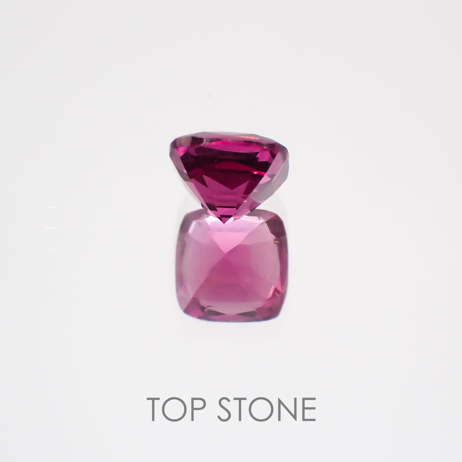 グレープガーネット ブラジル産 ルース 0.66ct[21069697]4.6×4.6mm前後