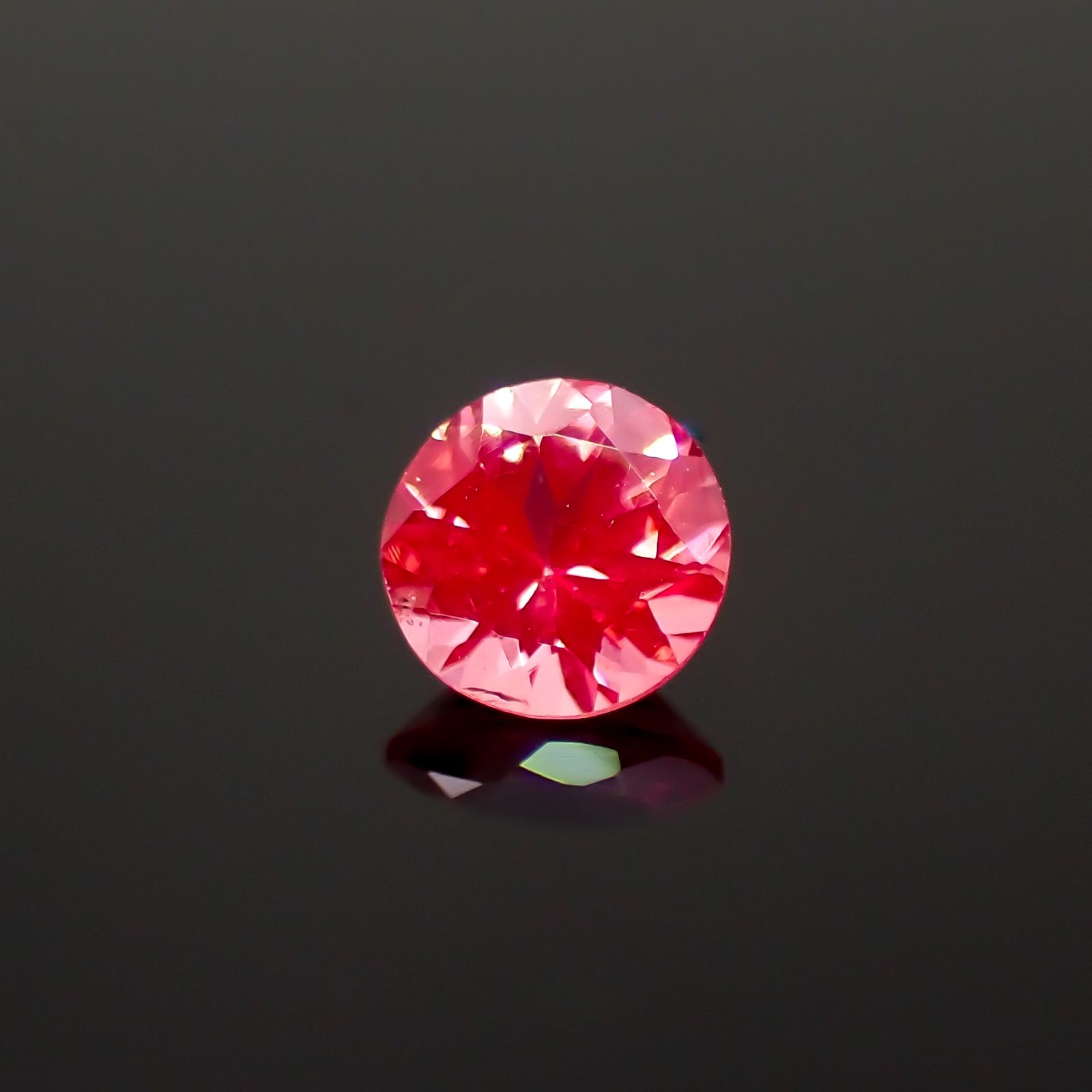 ピンクスピネル(宝石名ピンク・スピネル)タンザニア産 0.29ct 識別済[230321137]4.1x4.1mm前後