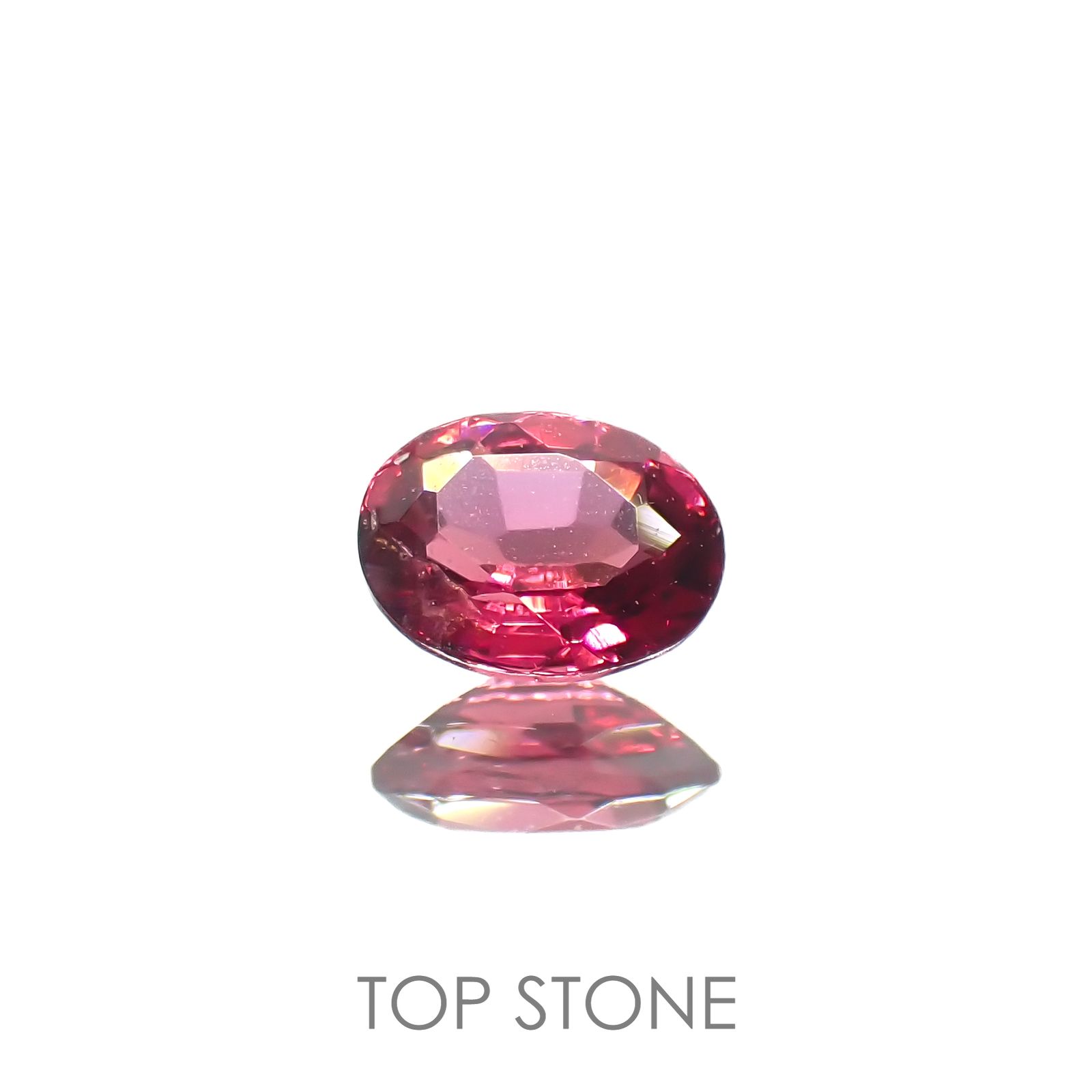 レッドスピネル(宝石名スピネル)タンザニア産 0.18ct 識別済[220716900]4.1x3.1mm前後