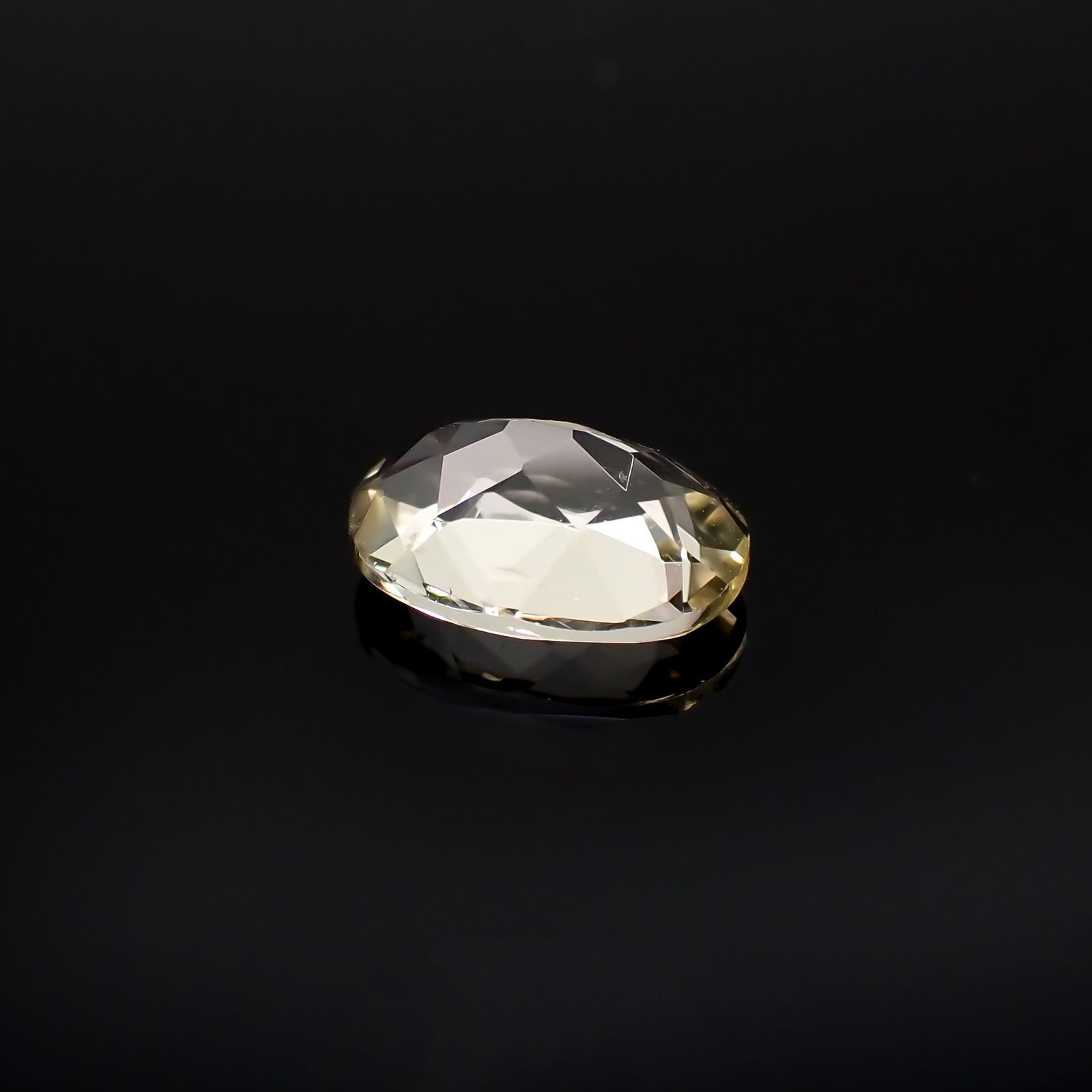 イエロースキャポライト(宝石名イエロー・スキャポライト)ブラジル・ミナスジェライス州産 識別済 1.01ct / 7.9x5.7mm前後 [251118018]