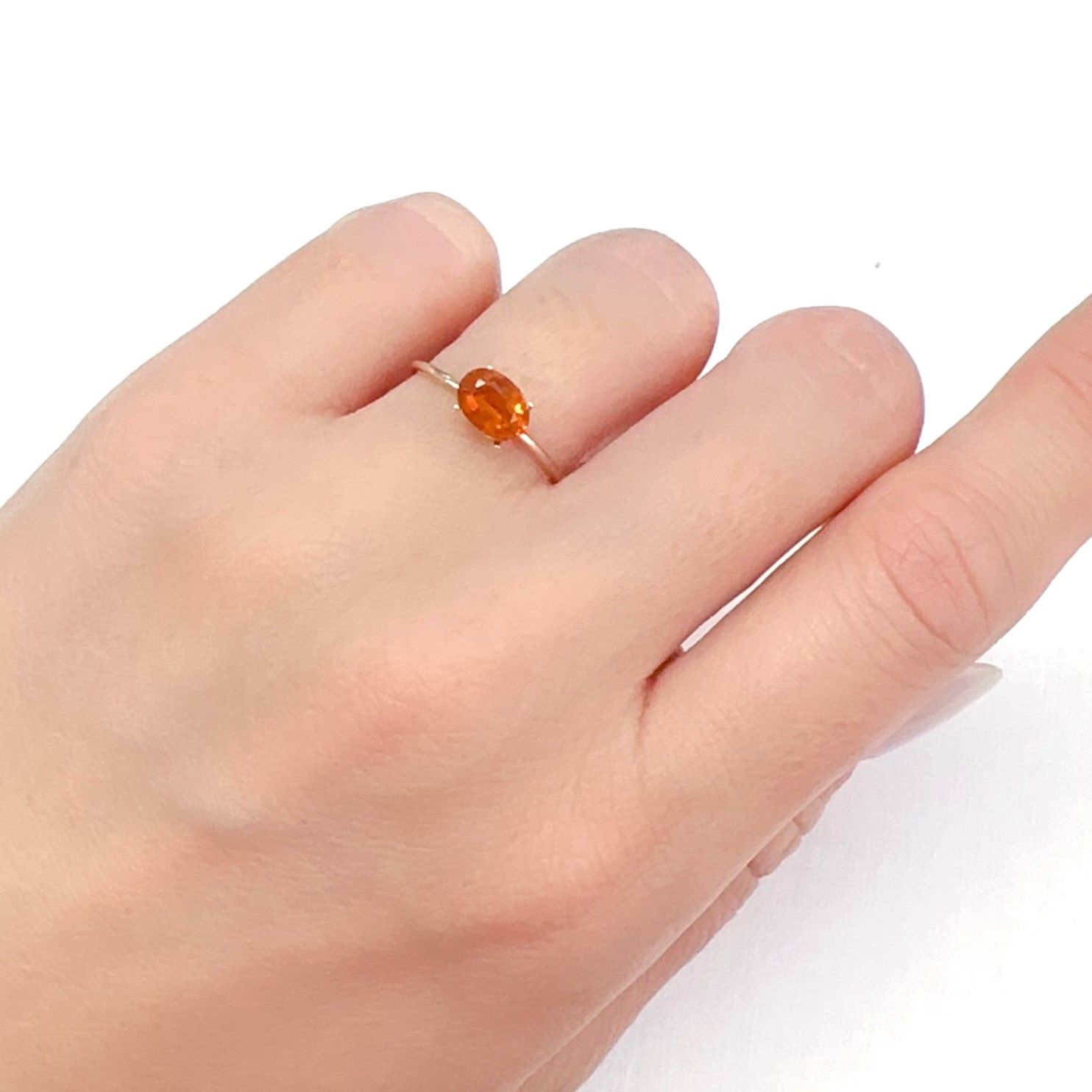 オレンジカイヤナイト ネパール産 0.83ct[240326702]6.8x4.9mm前後
