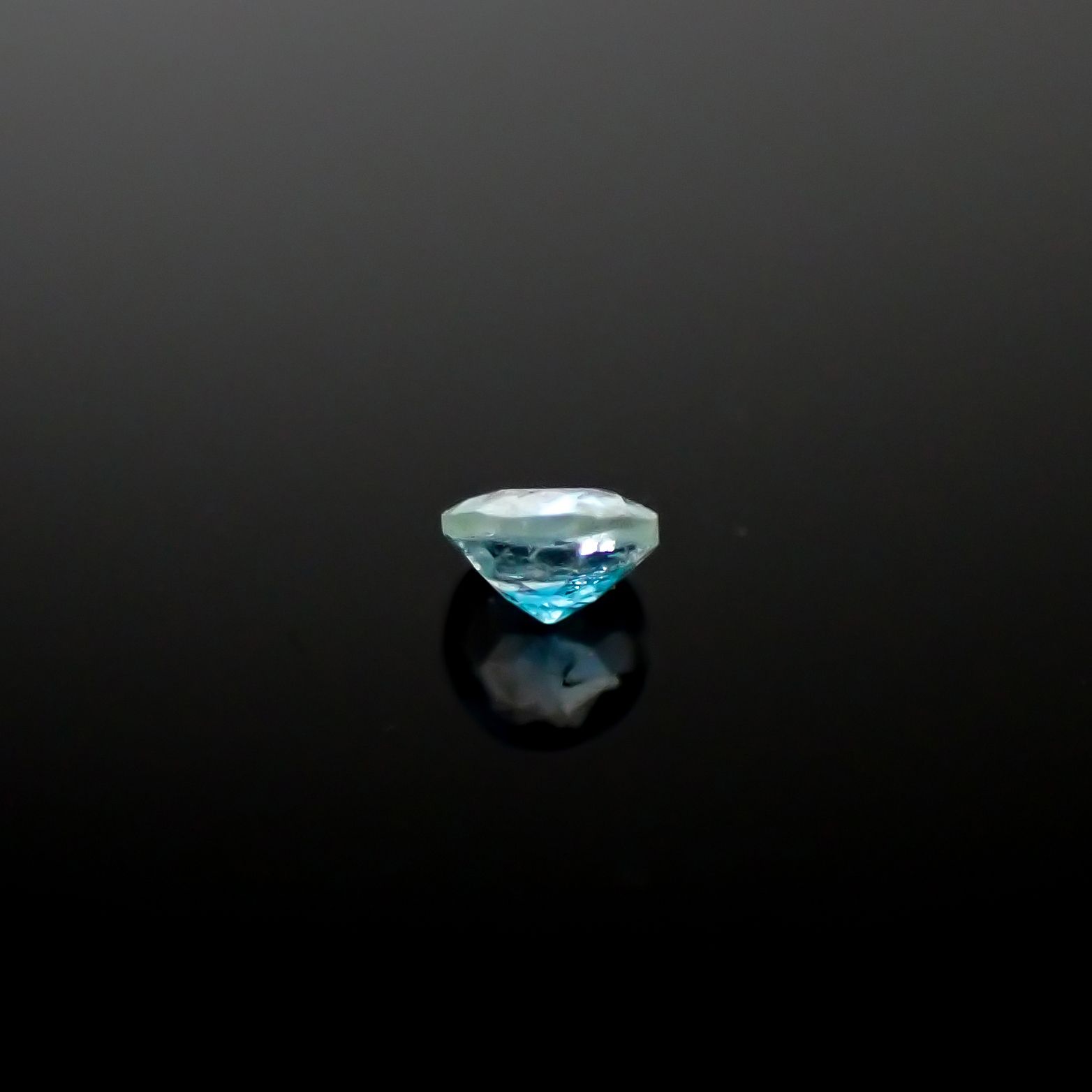 ユークレース(宝石名ユークレース)ジンバブエ産 0.048ct 識別済[241029229]2.3x2.3mm前後
