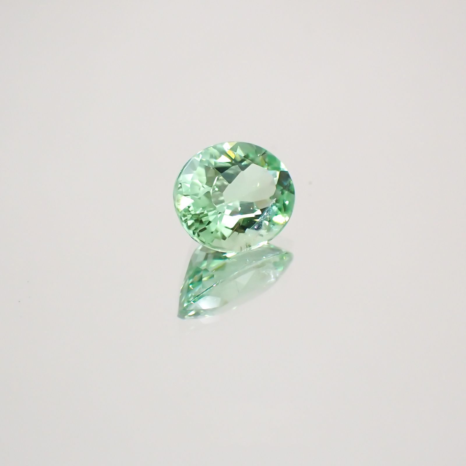 ミントカラー パライバトルマリン(宝石名トルマリン/別名パライバ・トルマリン) モザンビーク産 1.129ct ソ付(宝貴協)[210510644]7.8×6.0mm前後
