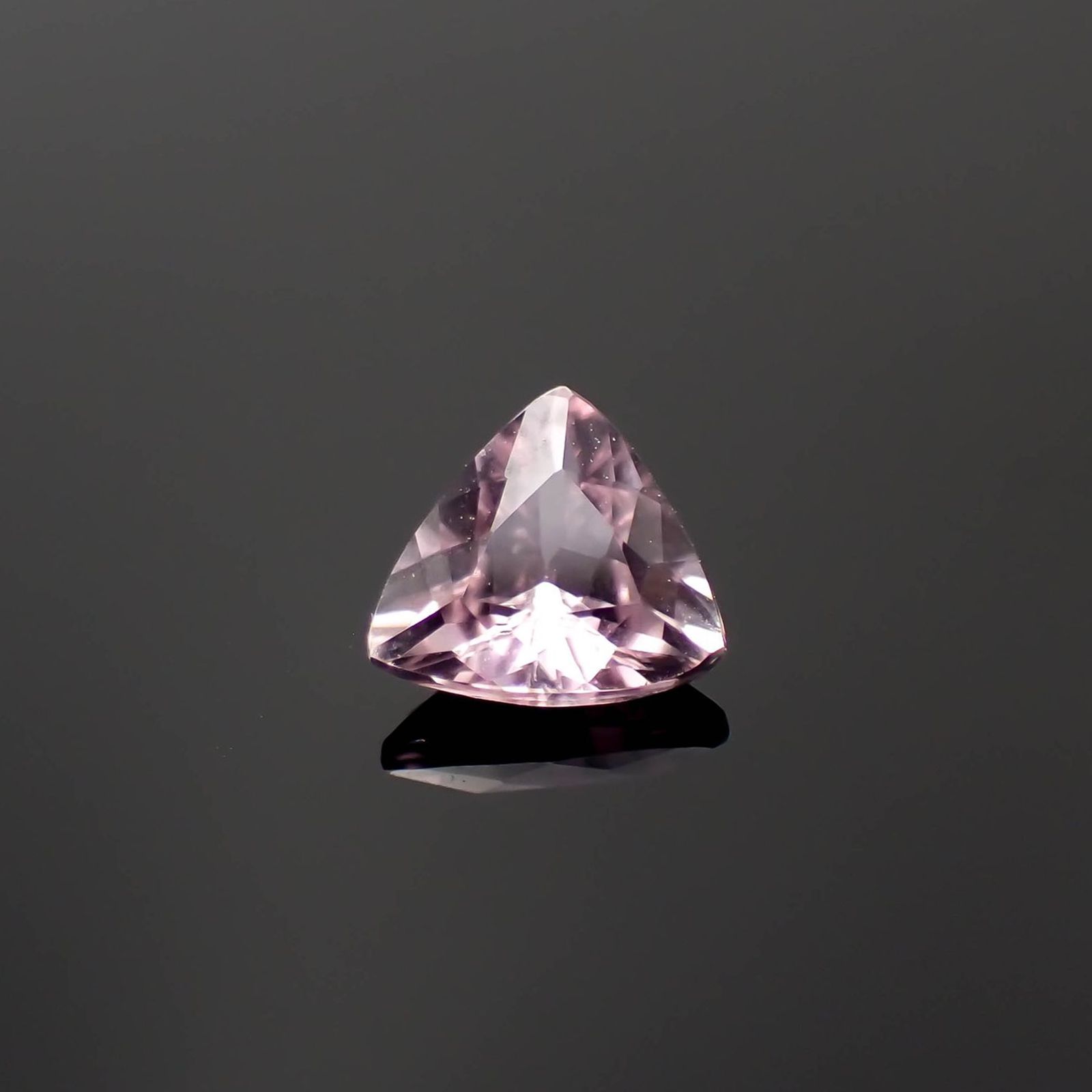 カラーシフト ピンクダイアスポア アフガニスタン産 0.59ct / 5.9x5.5mm前後 [260426988]