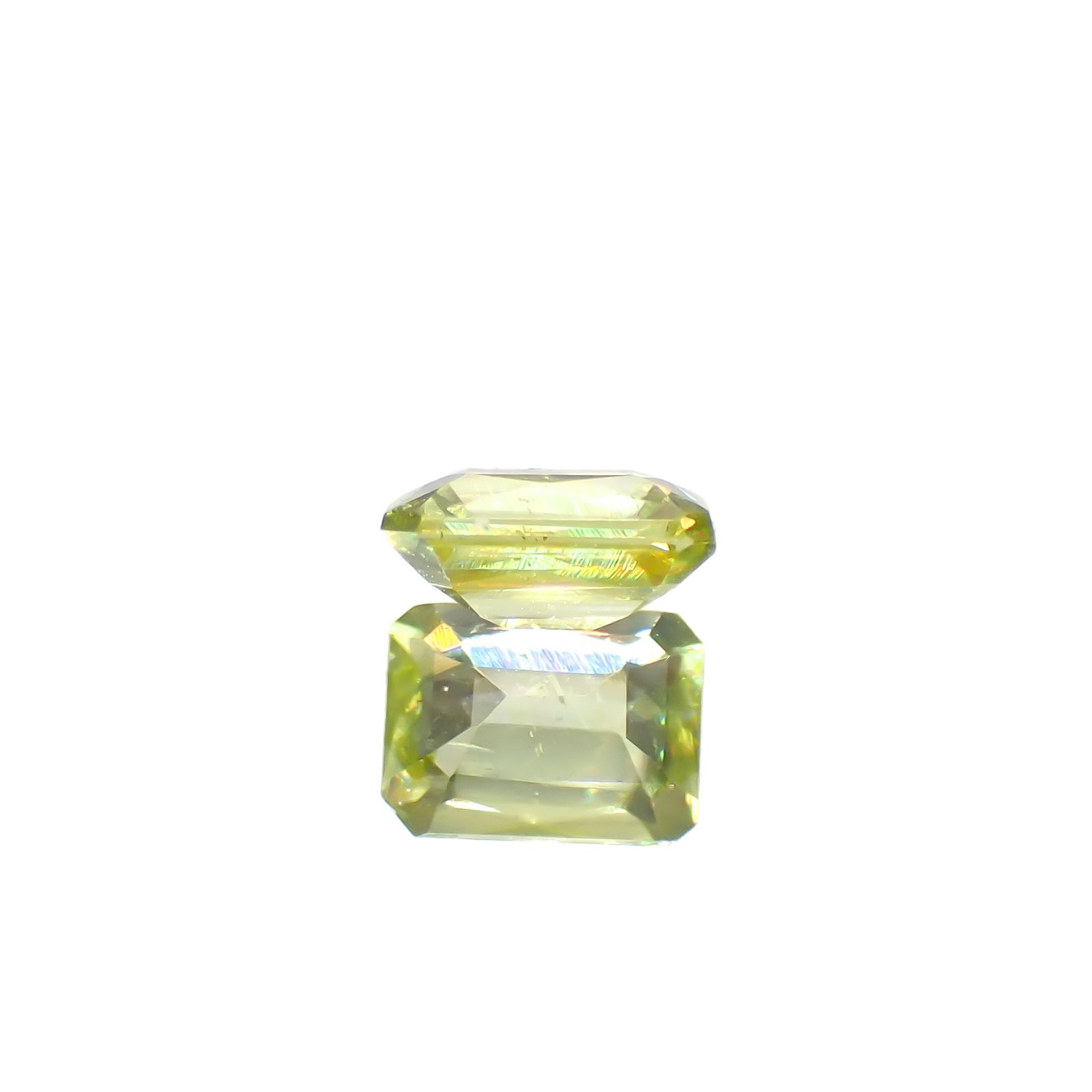 スフェーン マダガスカル産 0.35ct[240627907]4.6x3.4mm前後