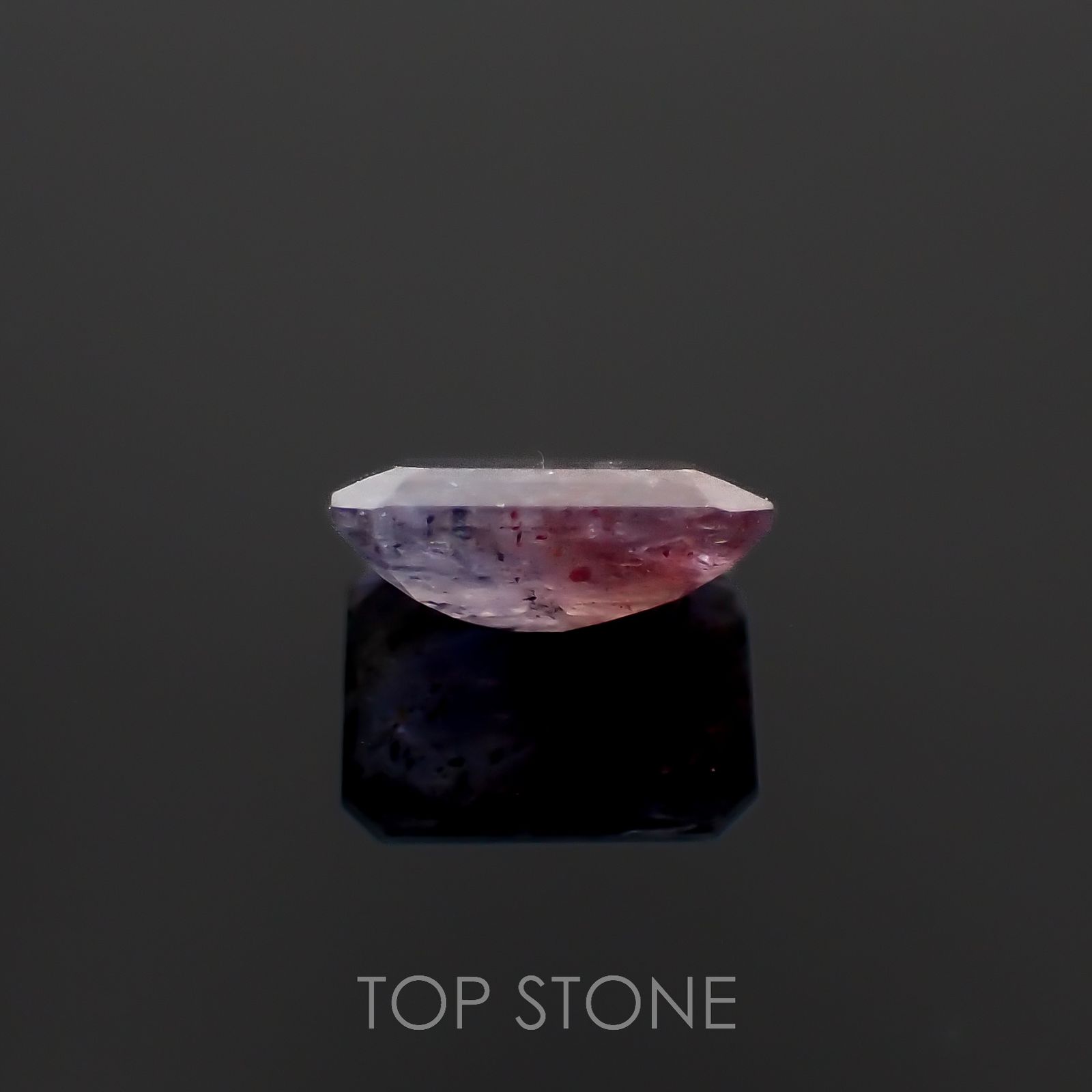 ブラッドショットアイオライト インド産 1.36ct[221219650]8.5x6.6mm前後