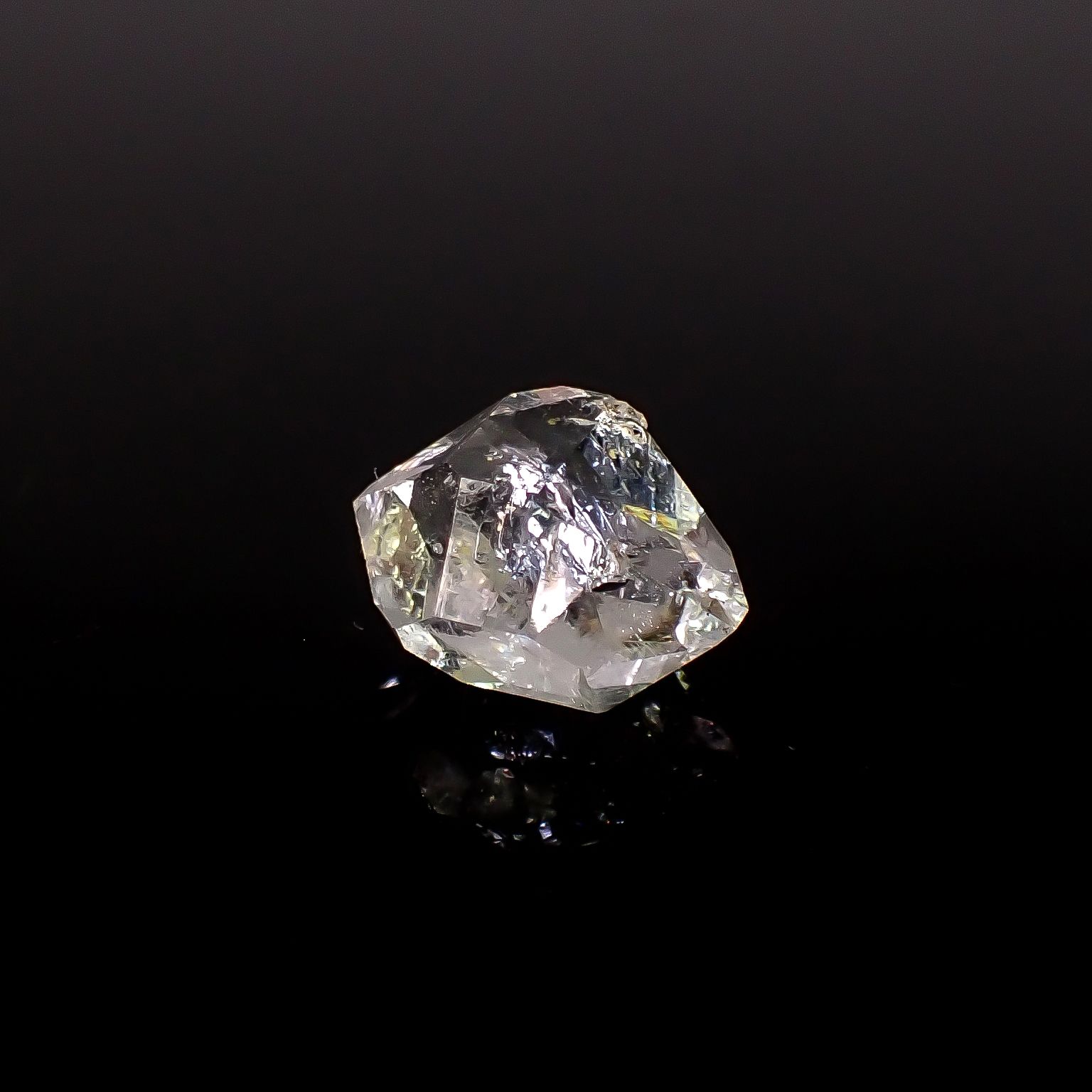 ハーキマーダイヤモンド 原石 アメリカ・ニューヨーク州産 25.40ct / 21.3x18mm前後 [260231773]