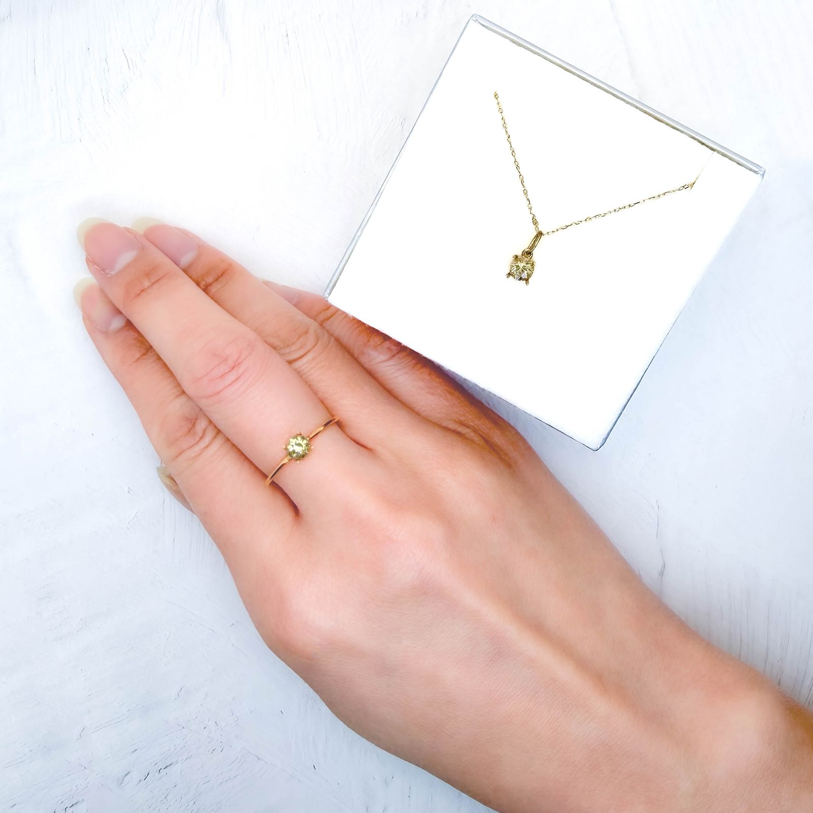 ◇ペアセット◇イエロージルコン(宝石名ジルコン)スリランカ/カンボジア産 識別済 0.95ct(2pcs合計) / 4.3x4.3mm前後 [251231485]